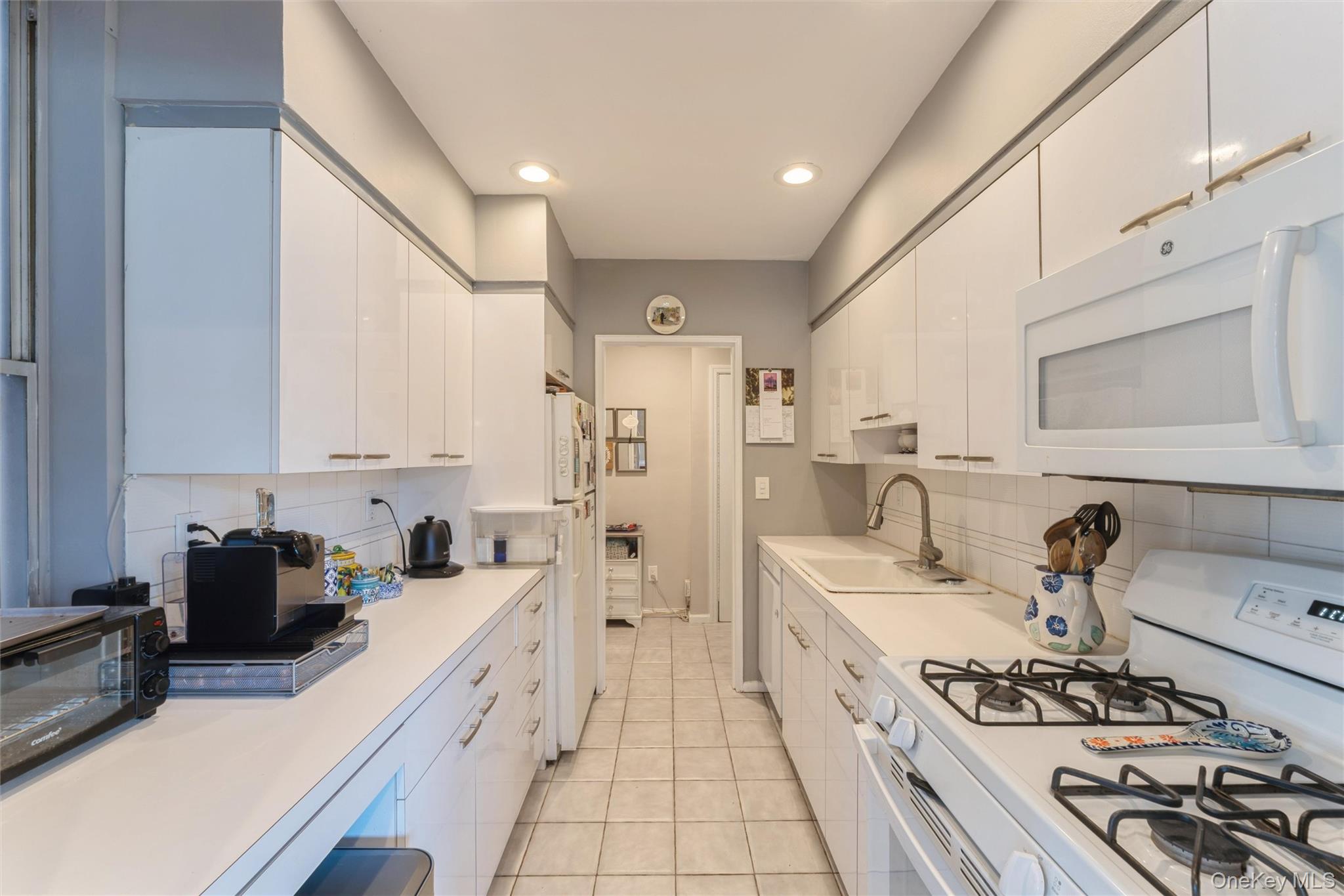 61 Maine Avenue # D14, Rockville Centre, NY 11570