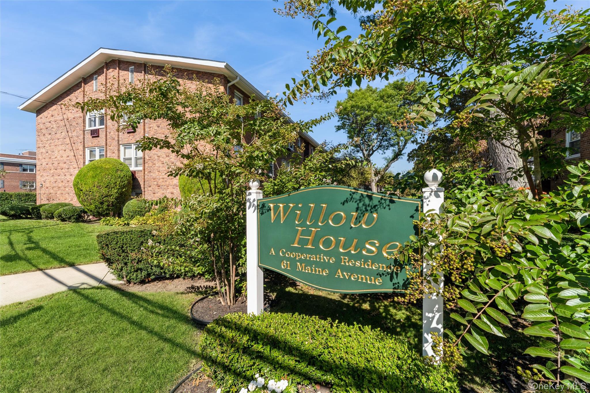 61 Maine Avenue # D14, Rockville Centre, NY 11570