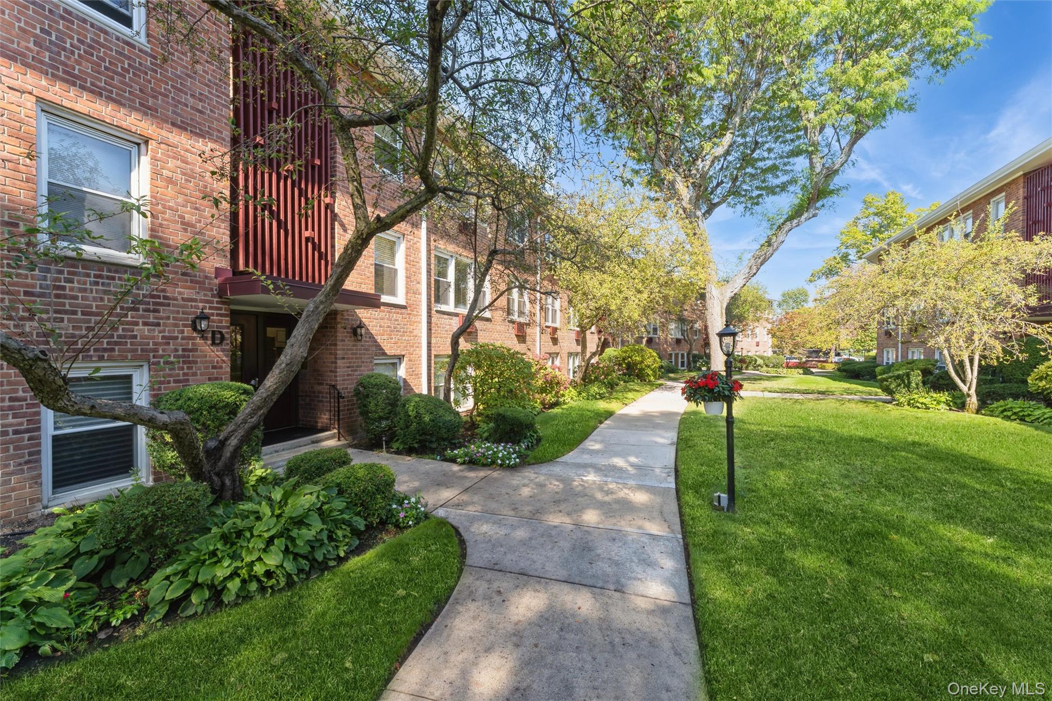 61 Maine Avenue # D14, Rockville Centre, NY 11570