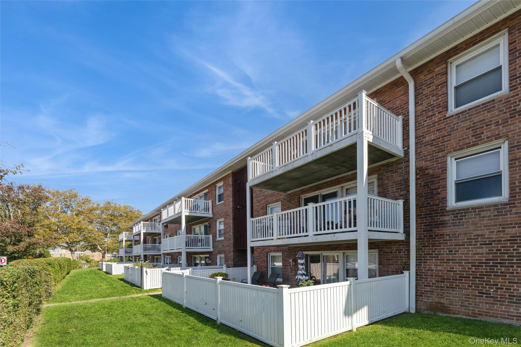 61 Maine Avenue # D14, Rockville Centre, NY 11570