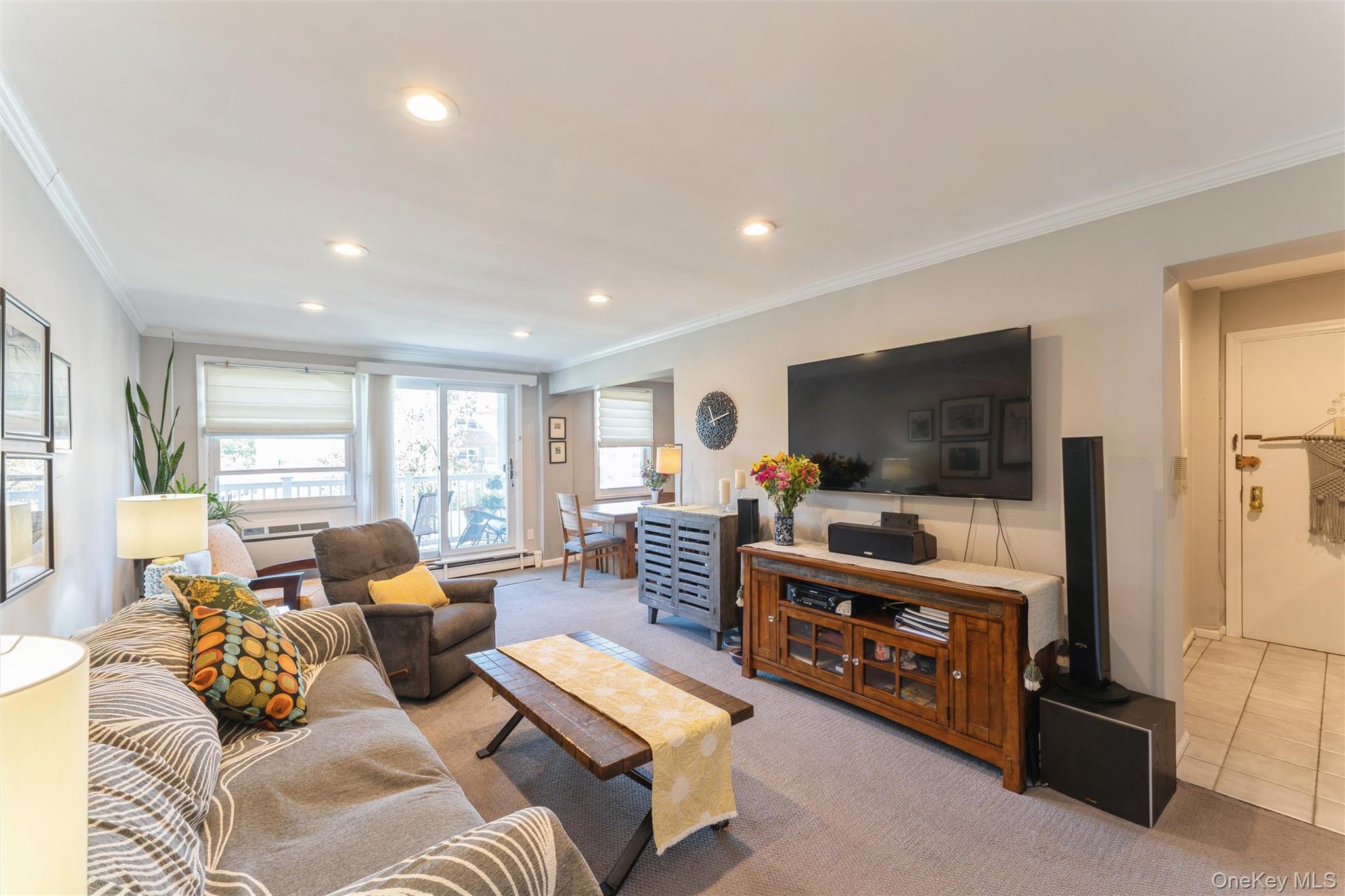 61 Maine Avenue # D14, Rockville Centre, NY 11570