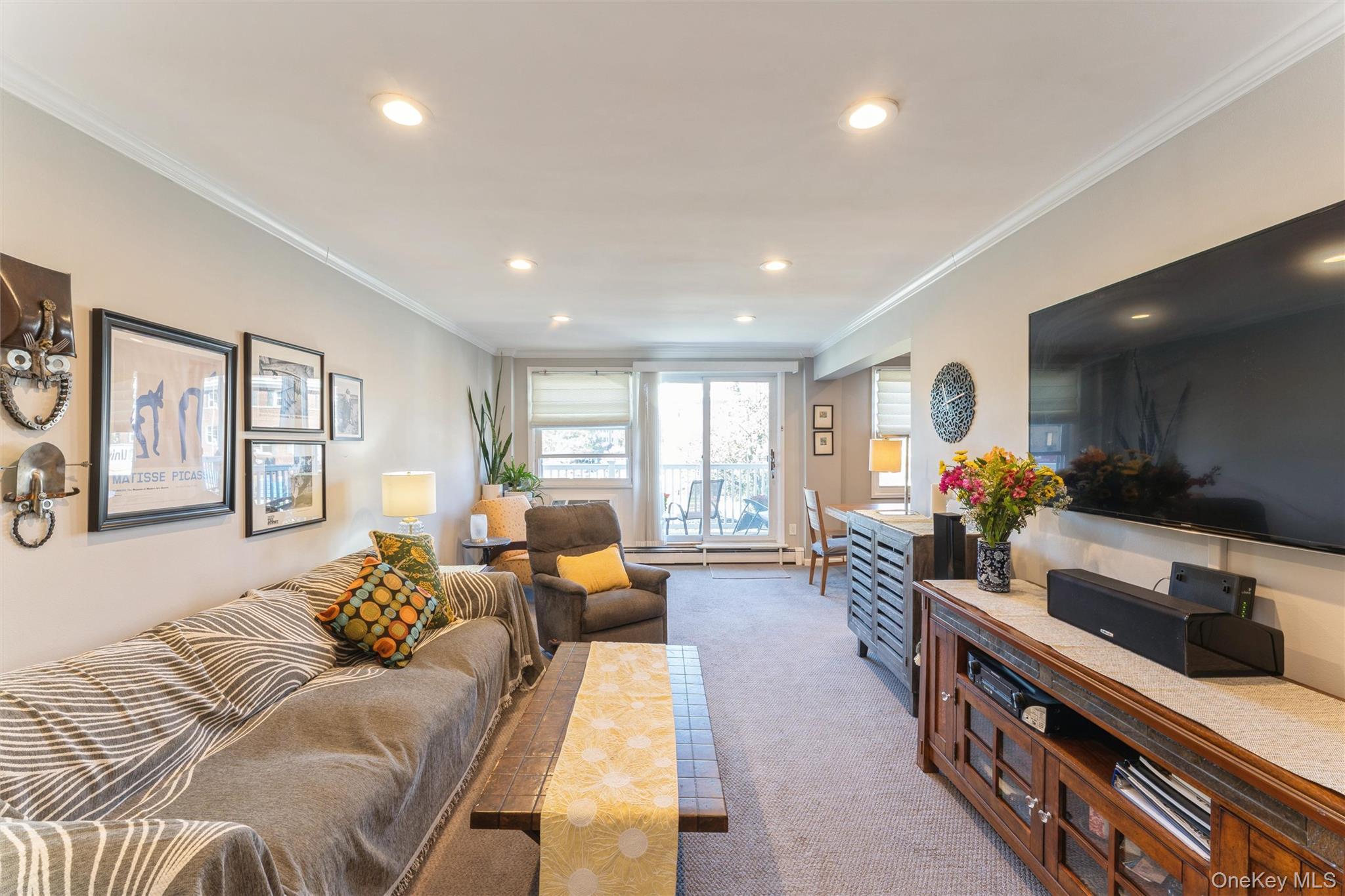 61 Maine Avenue # D14, Rockville Centre, NY 11570