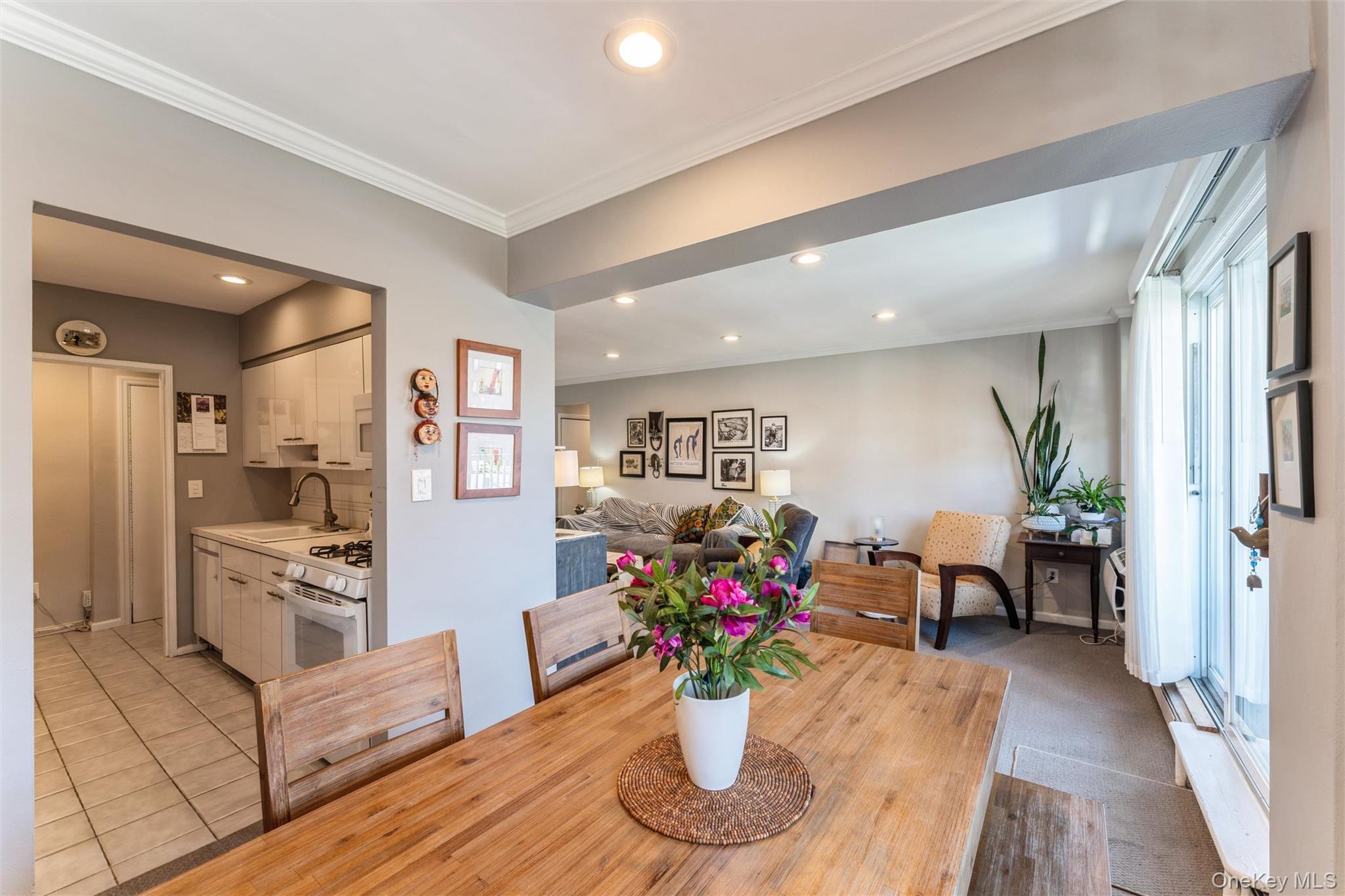 61 Maine Avenue # D14, Rockville Centre, NY 11570