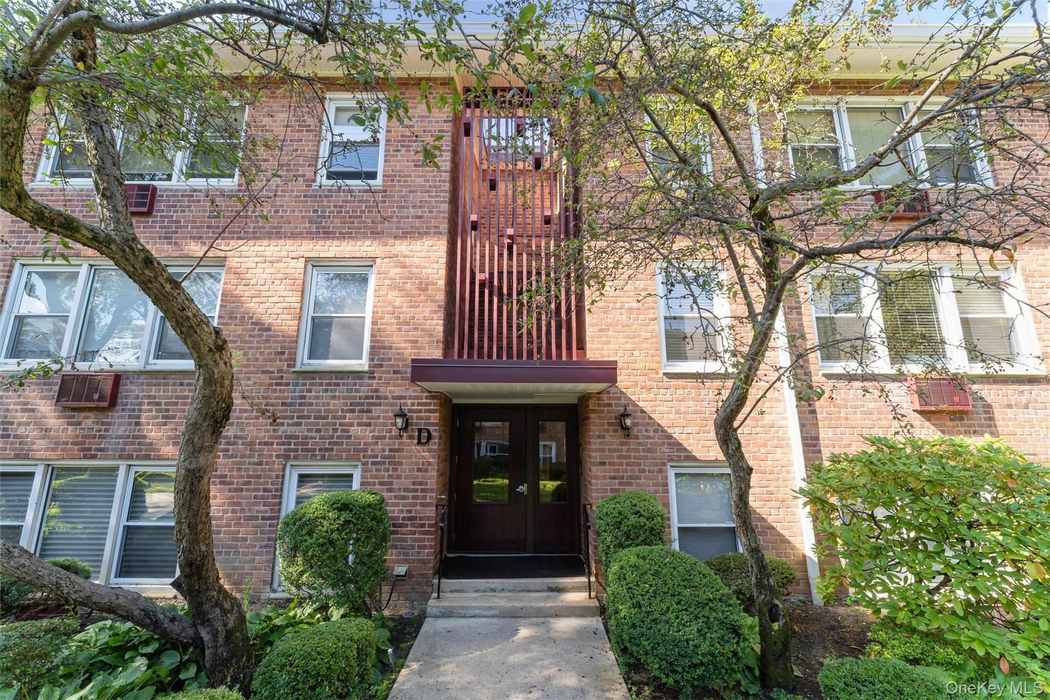 61 Maine Avenue # D14, Rockville Centre, NY 11570