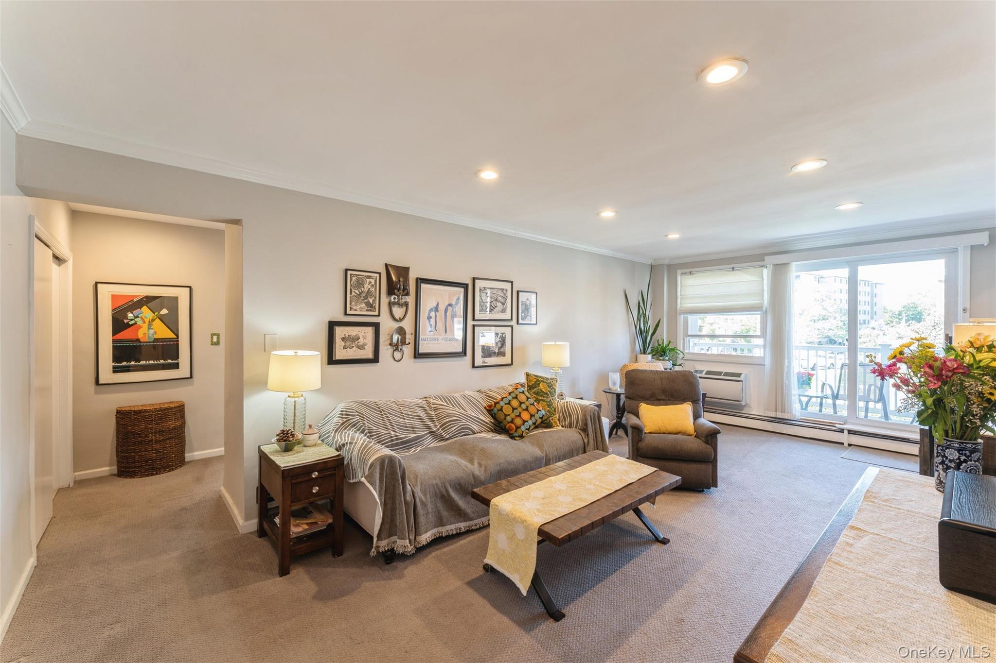 61 Maine Avenue # D14, Rockville Centre, NY 11570