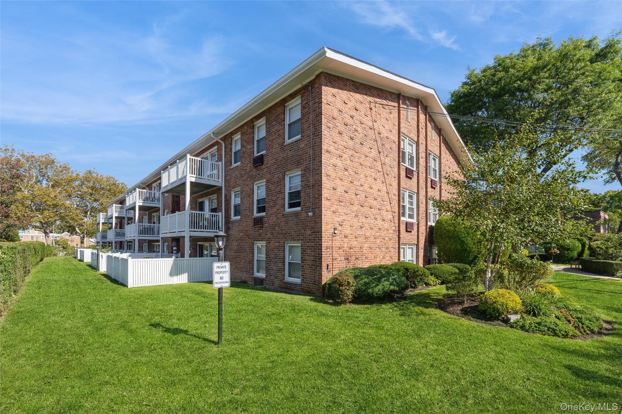 61 Maine Avenue # D14, Rockville Centre, NY 11570