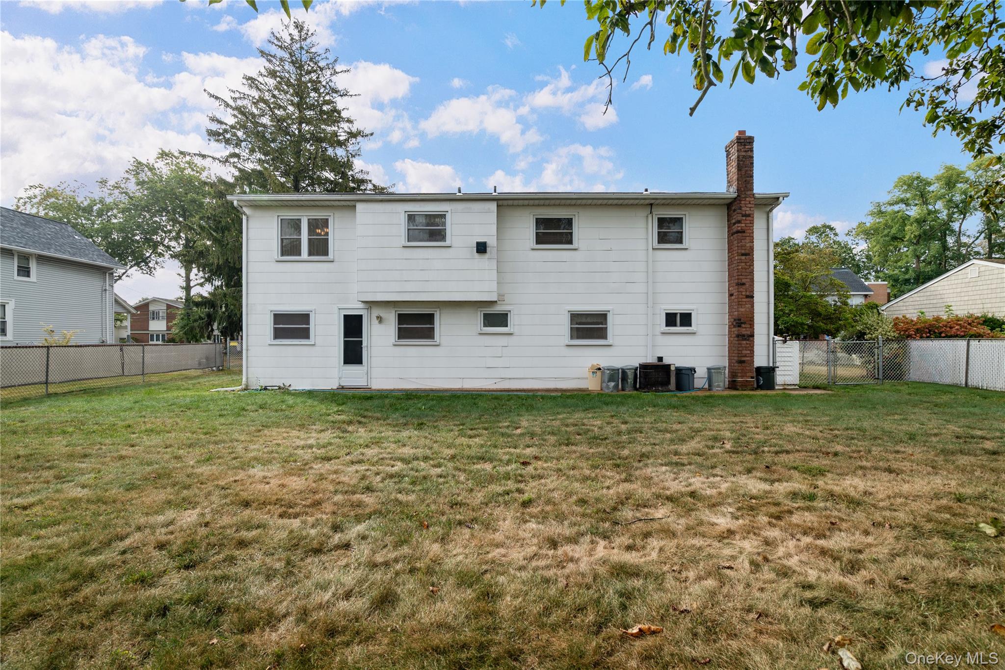 52 Dover Street, Lindenhurst, NY 11757