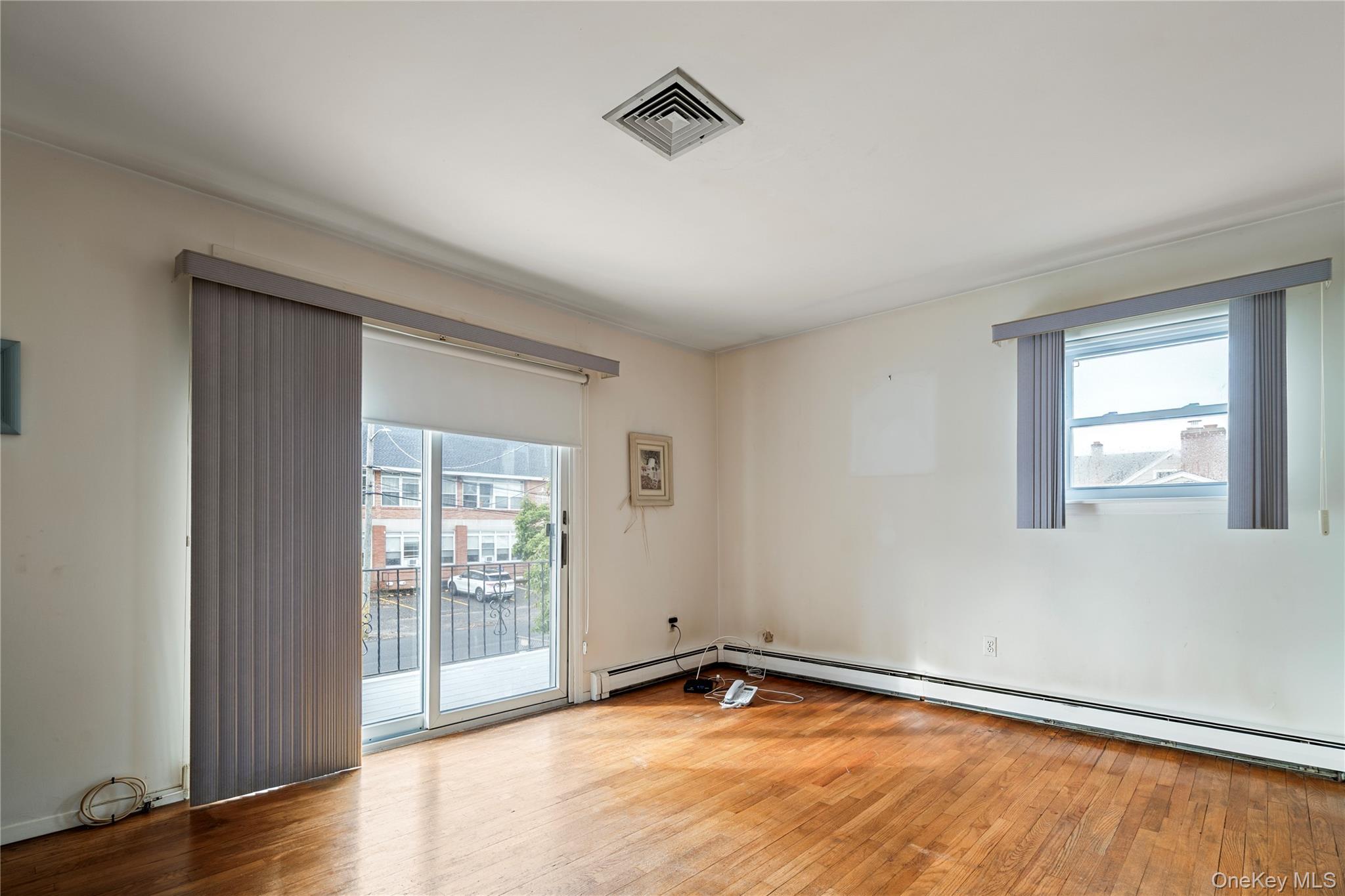 52 Dover Street, Lindenhurst, NY 11757