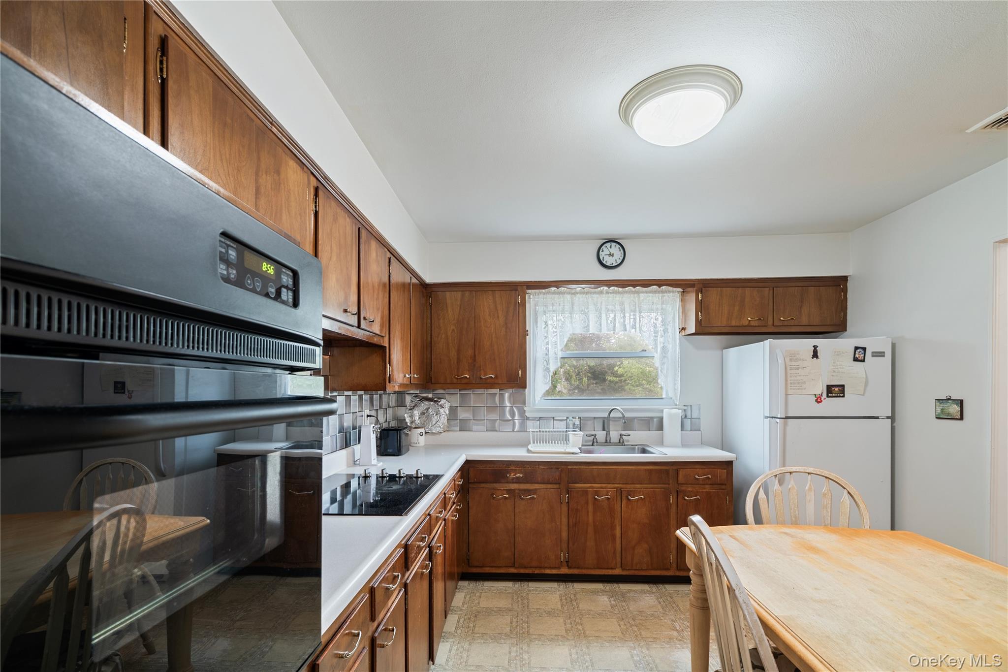 52 Dover Street, Lindenhurst, NY 11757