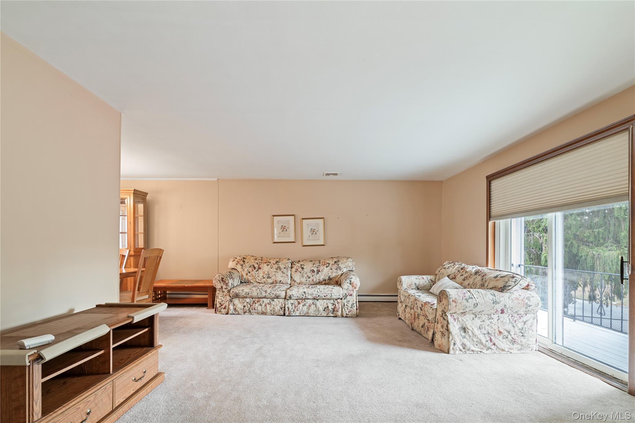 52 Dover Street, Lindenhurst, NY 11757