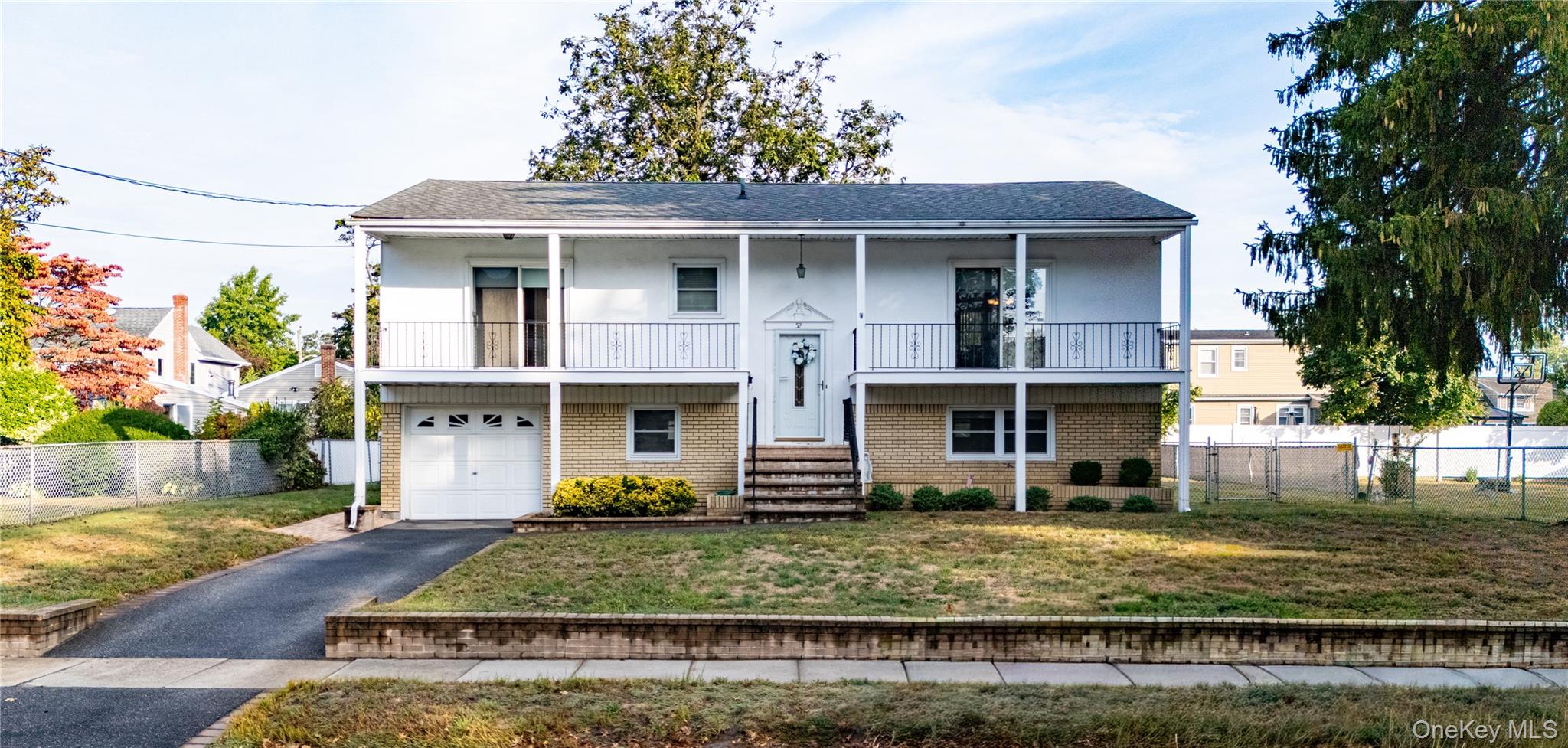 52 Dover Street, Lindenhurst, NY 11757