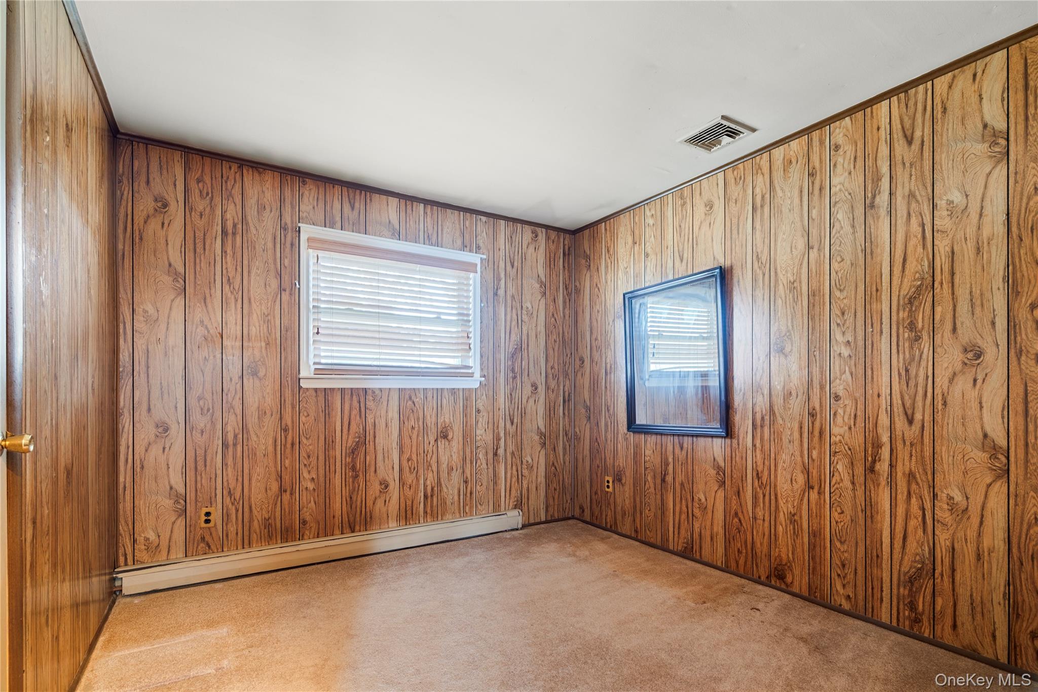 52 Dover Street, Lindenhurst, NY 11757