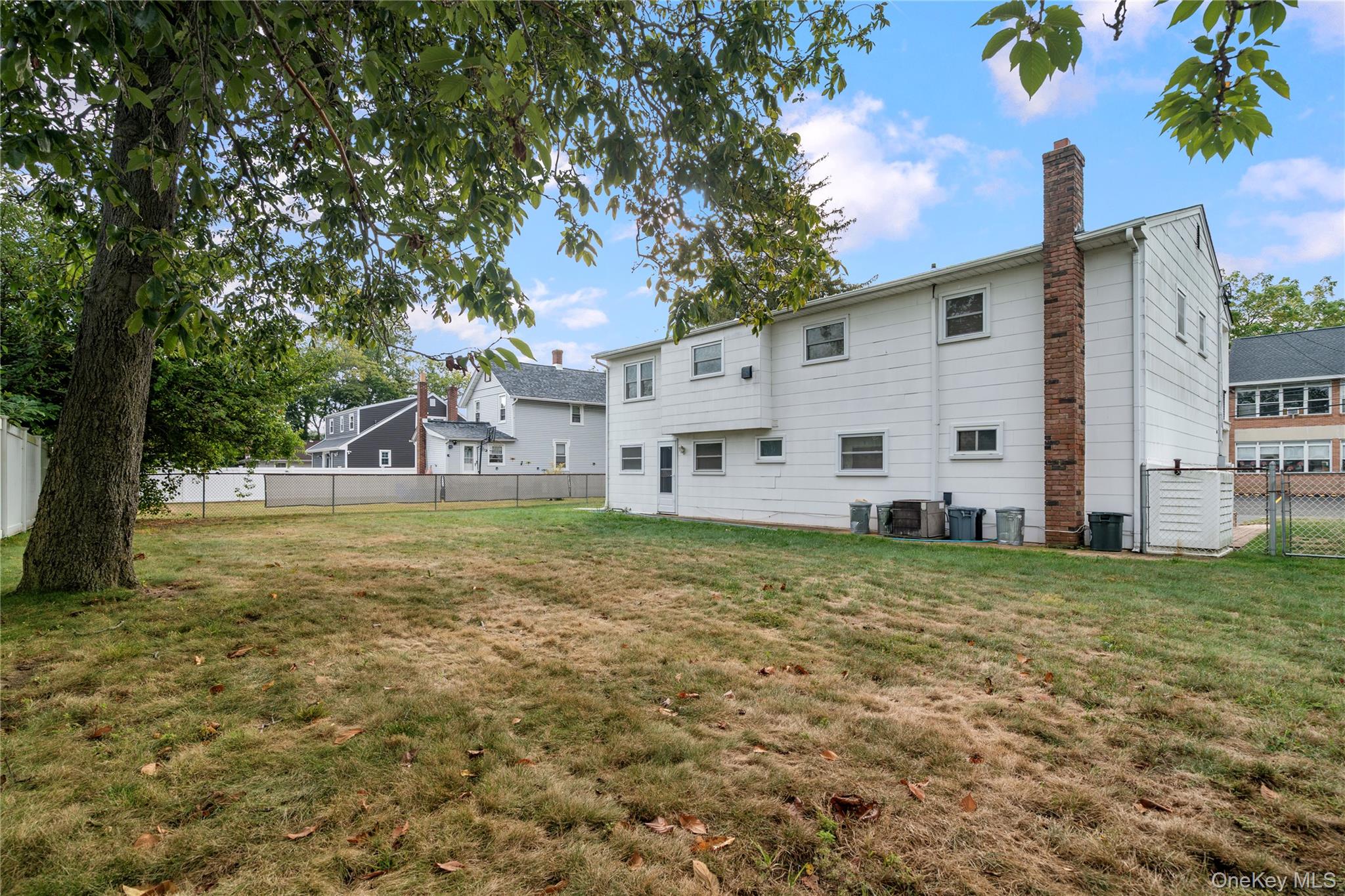 52 Dover Street, Lindenhurst, NY 11757