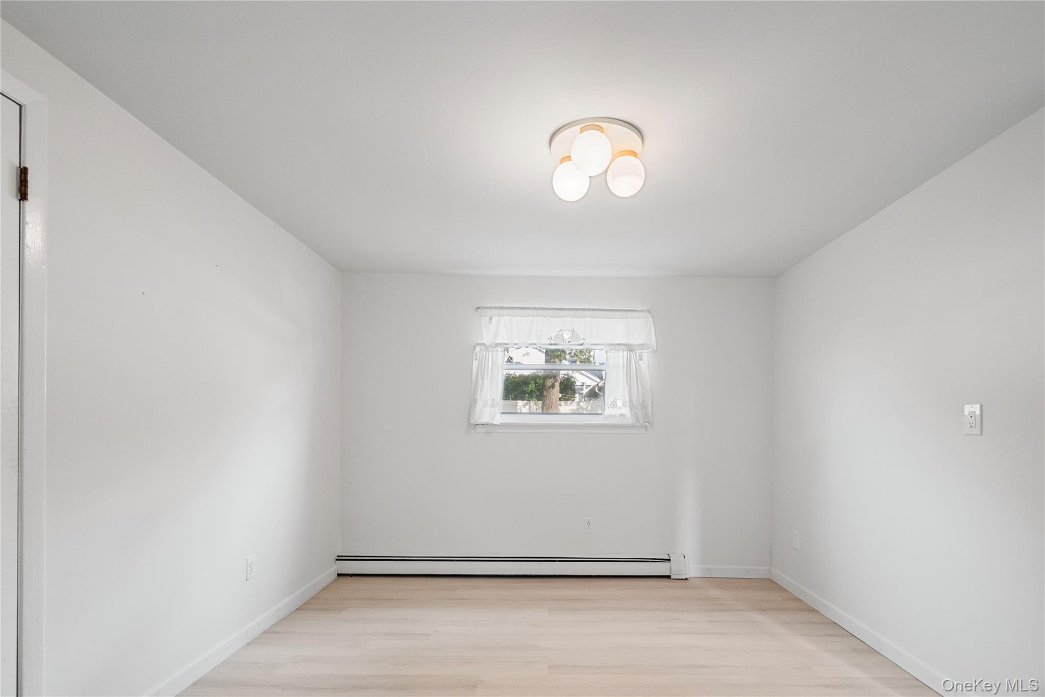 52 Dover Street, Lindenhurst, NY 11757