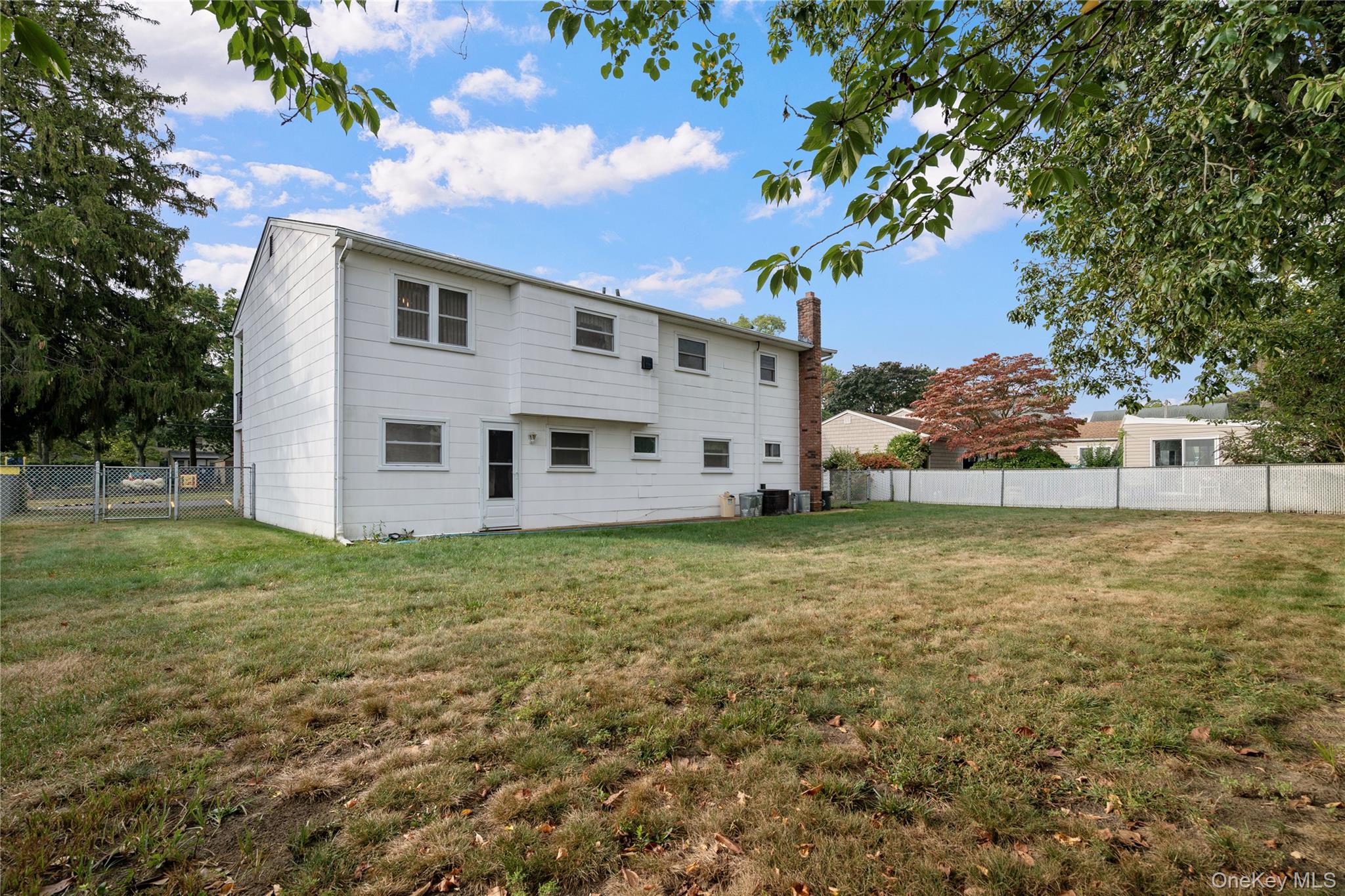 52 Dover Street, Lindenhurst, NY 11757