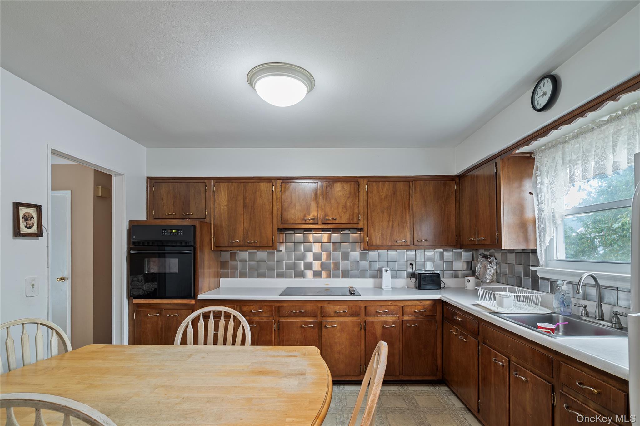 52 Dover Street, Lindenhurst, NY 11757