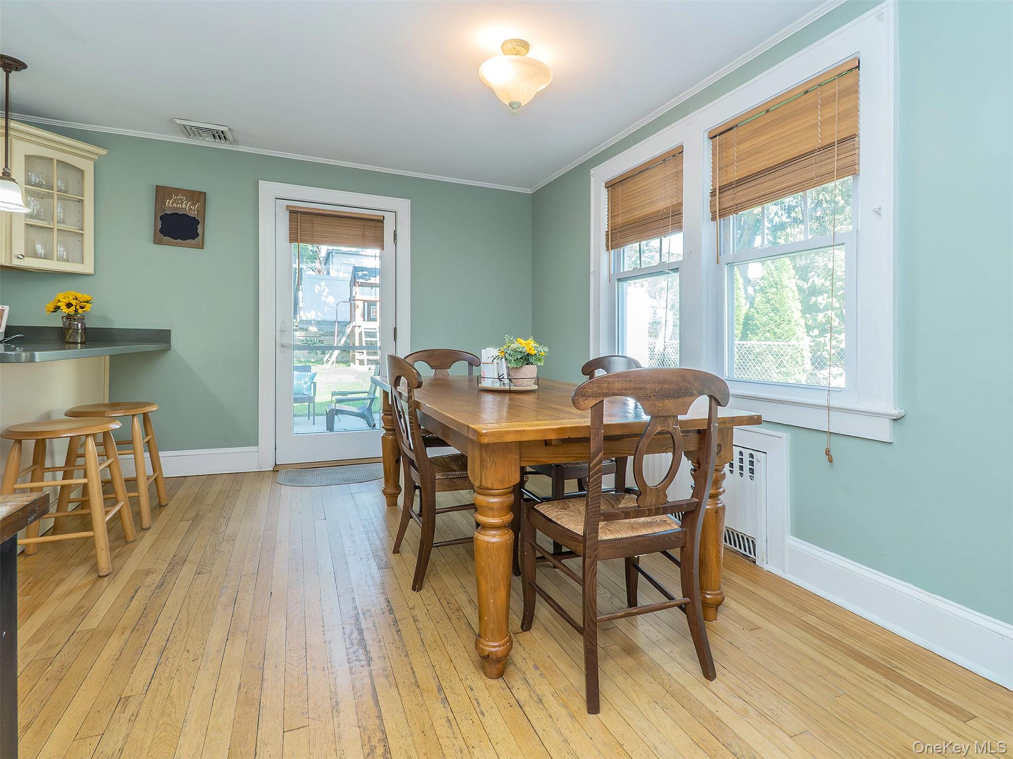 11 Park Avenue, Port Washington, NY 11050