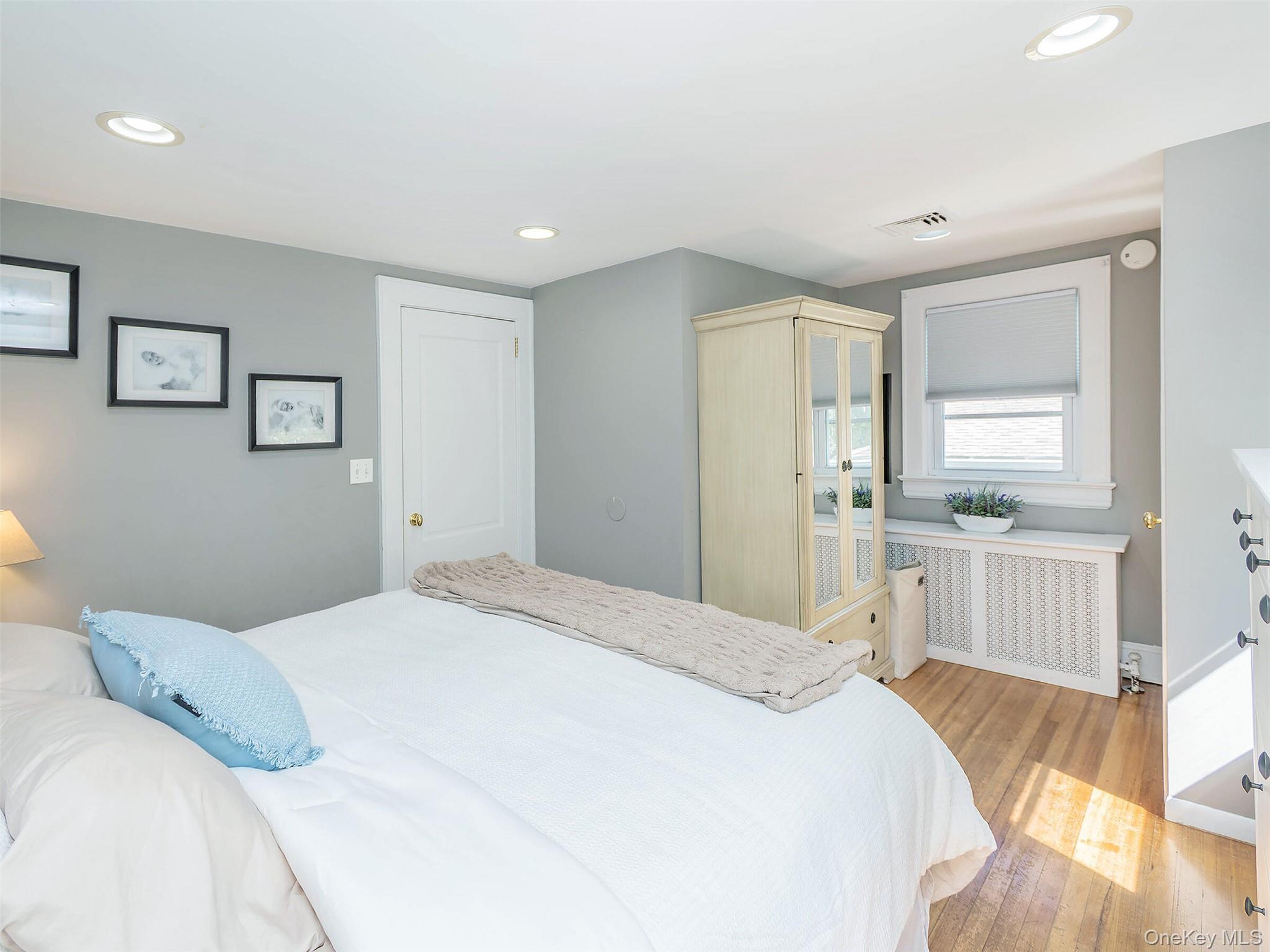 11 Park Avenue, Port Washington, NY 11050