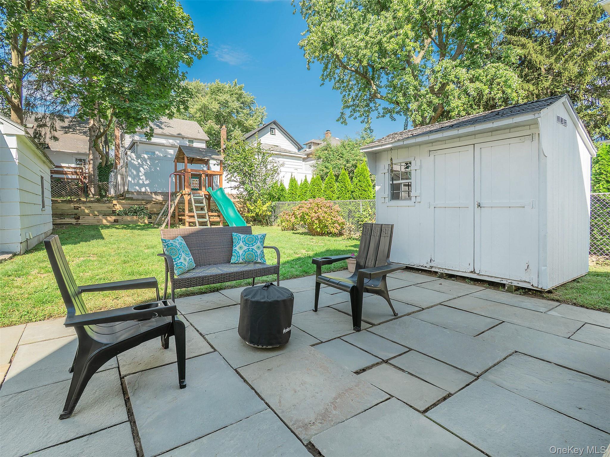 11 Park Avenue, Port Washington, NY 11050