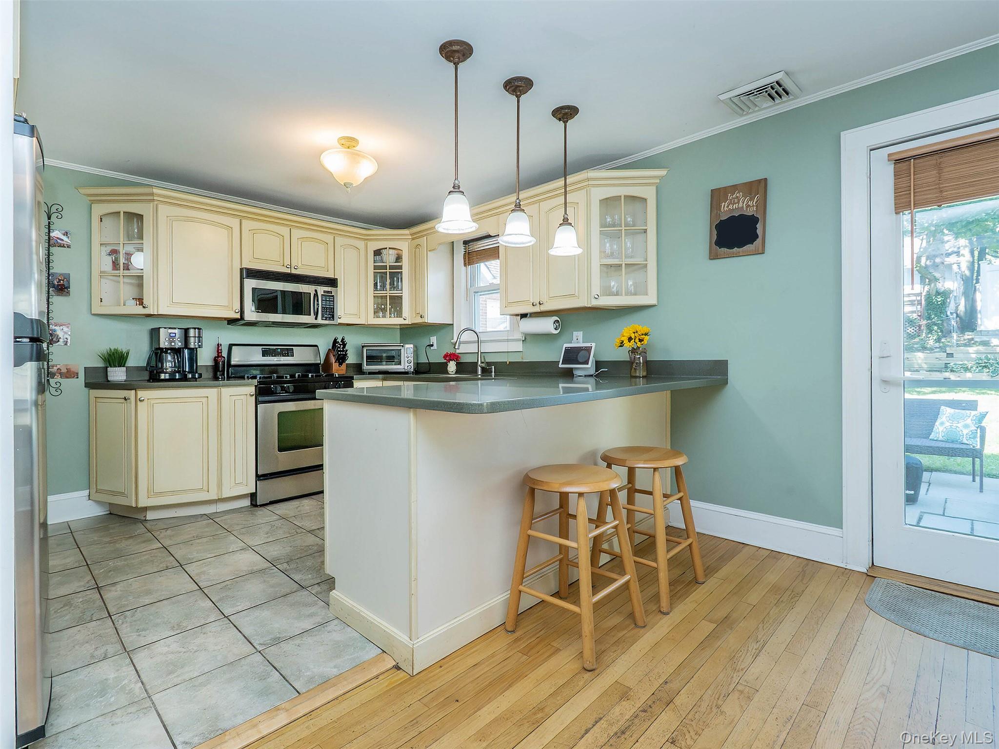 11 Park Avenue, Port Washington, NY 11050