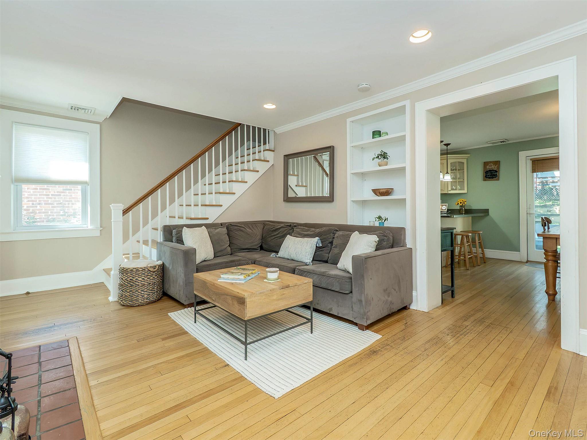 11 Park Avenue, Port Washington, NY 11050