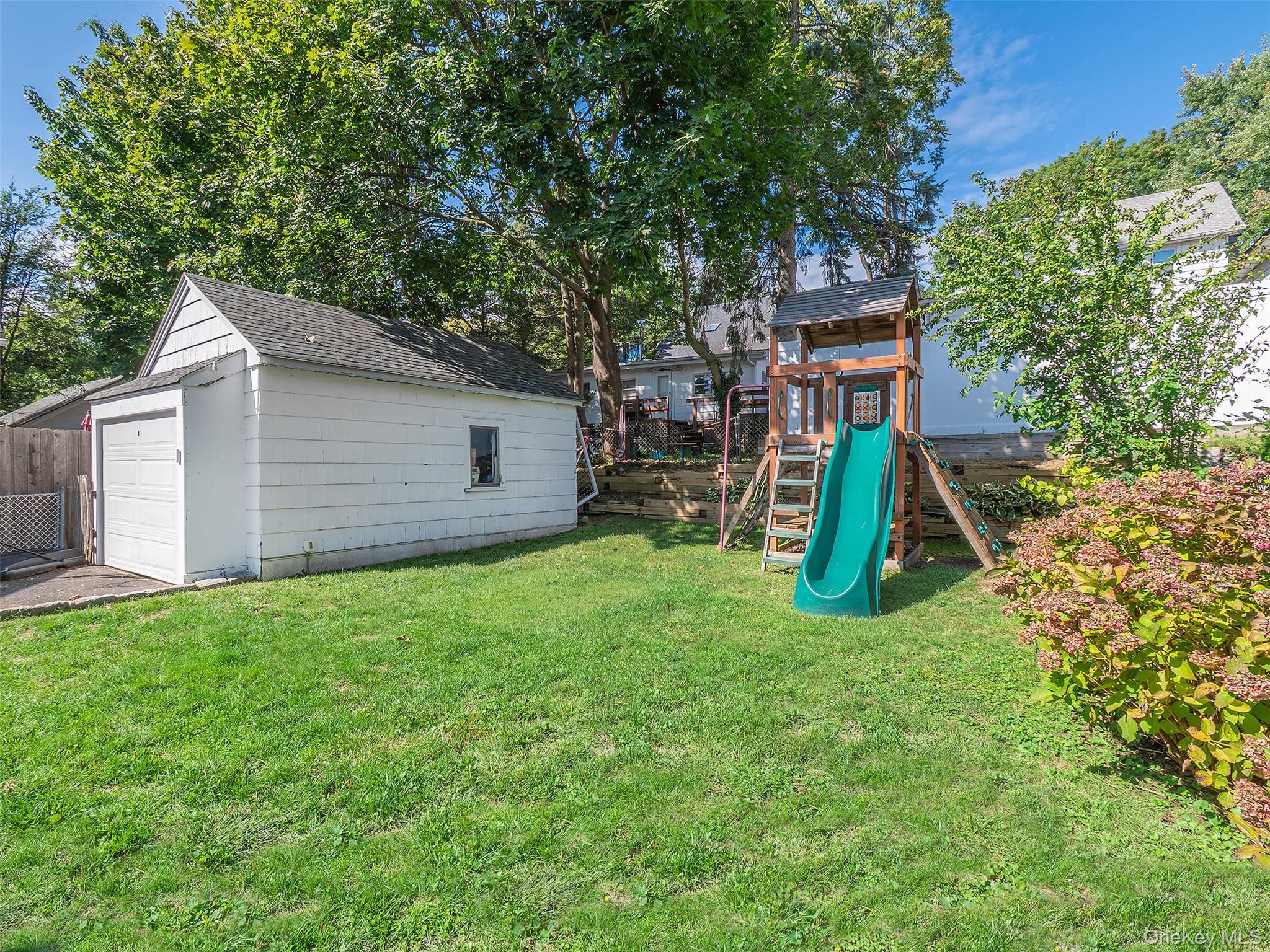 11 Park Avenue, Port Washington, NY 11050