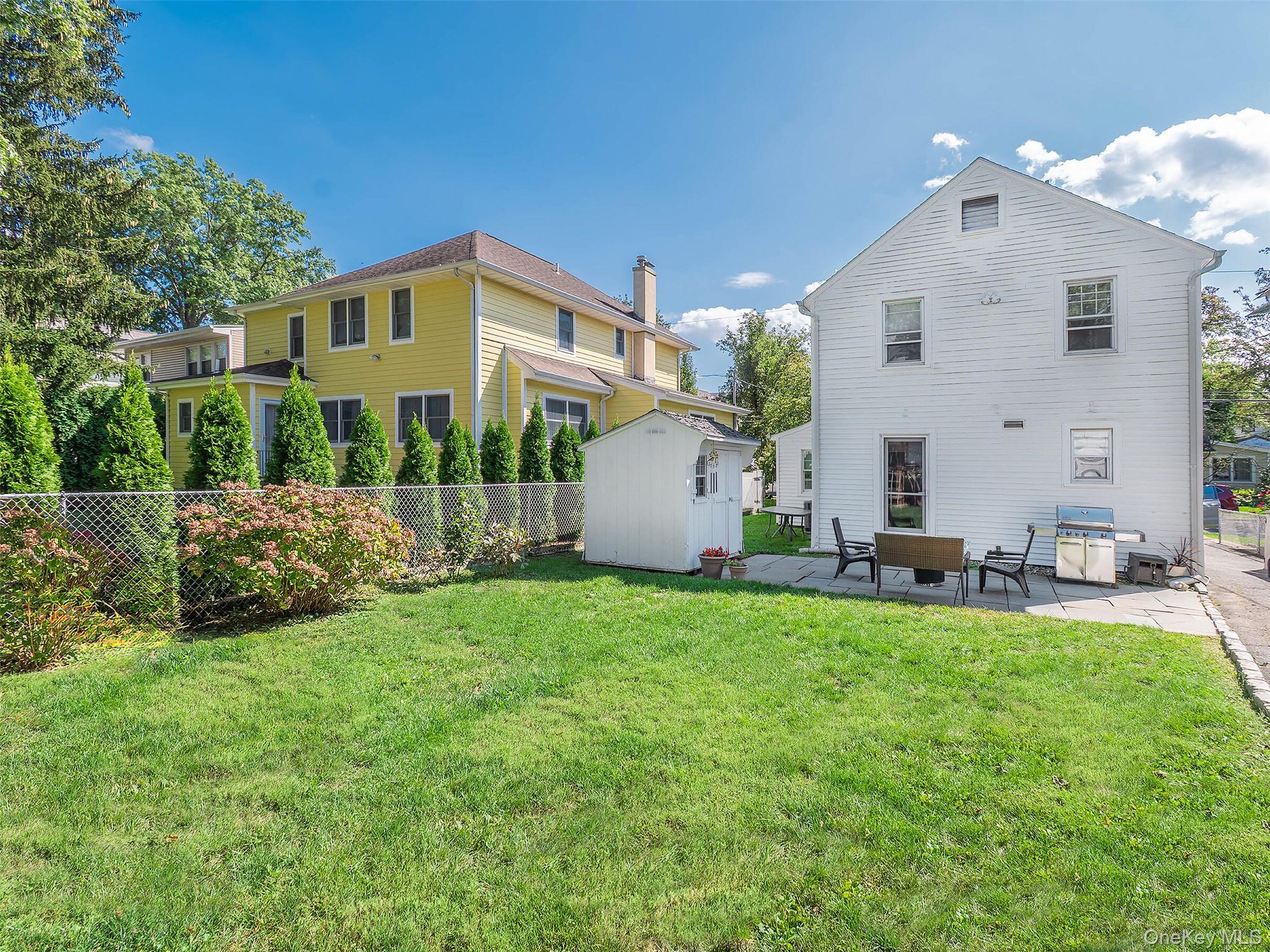 11 Park Avenue, Port Washington, NY 11050