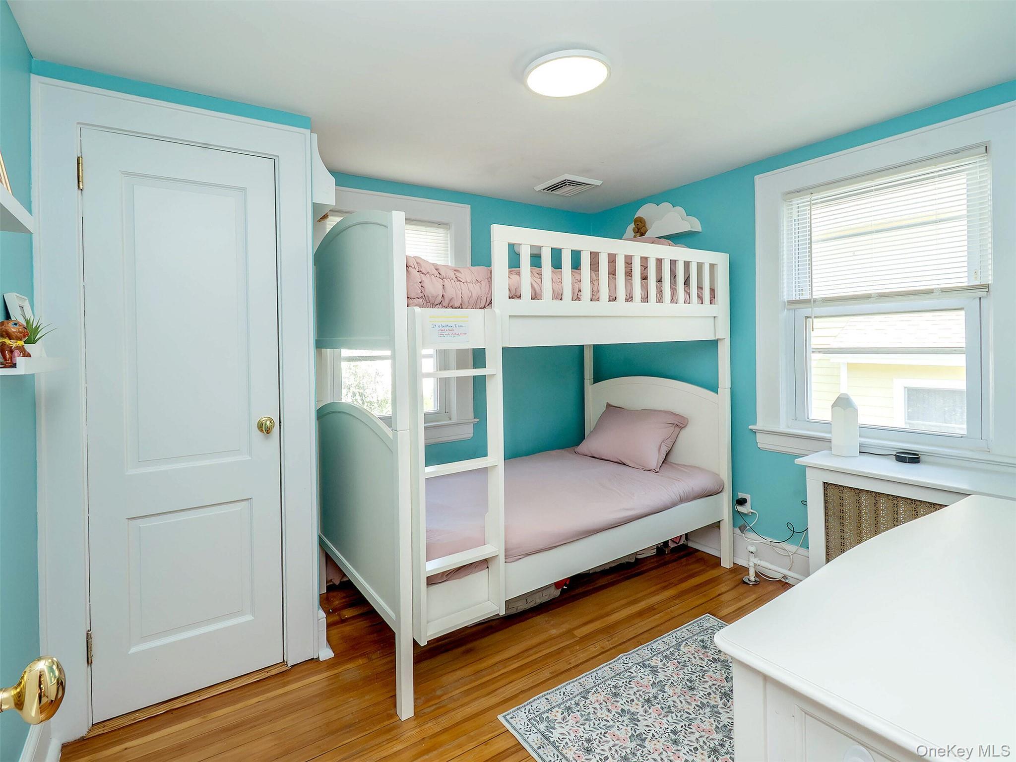 11 Park Avenue, Port Washington, NY 11050