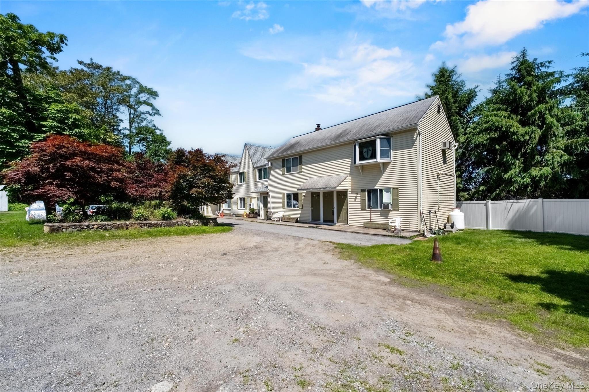 1860 E Main Street, Mohegan Lake, NY 10547