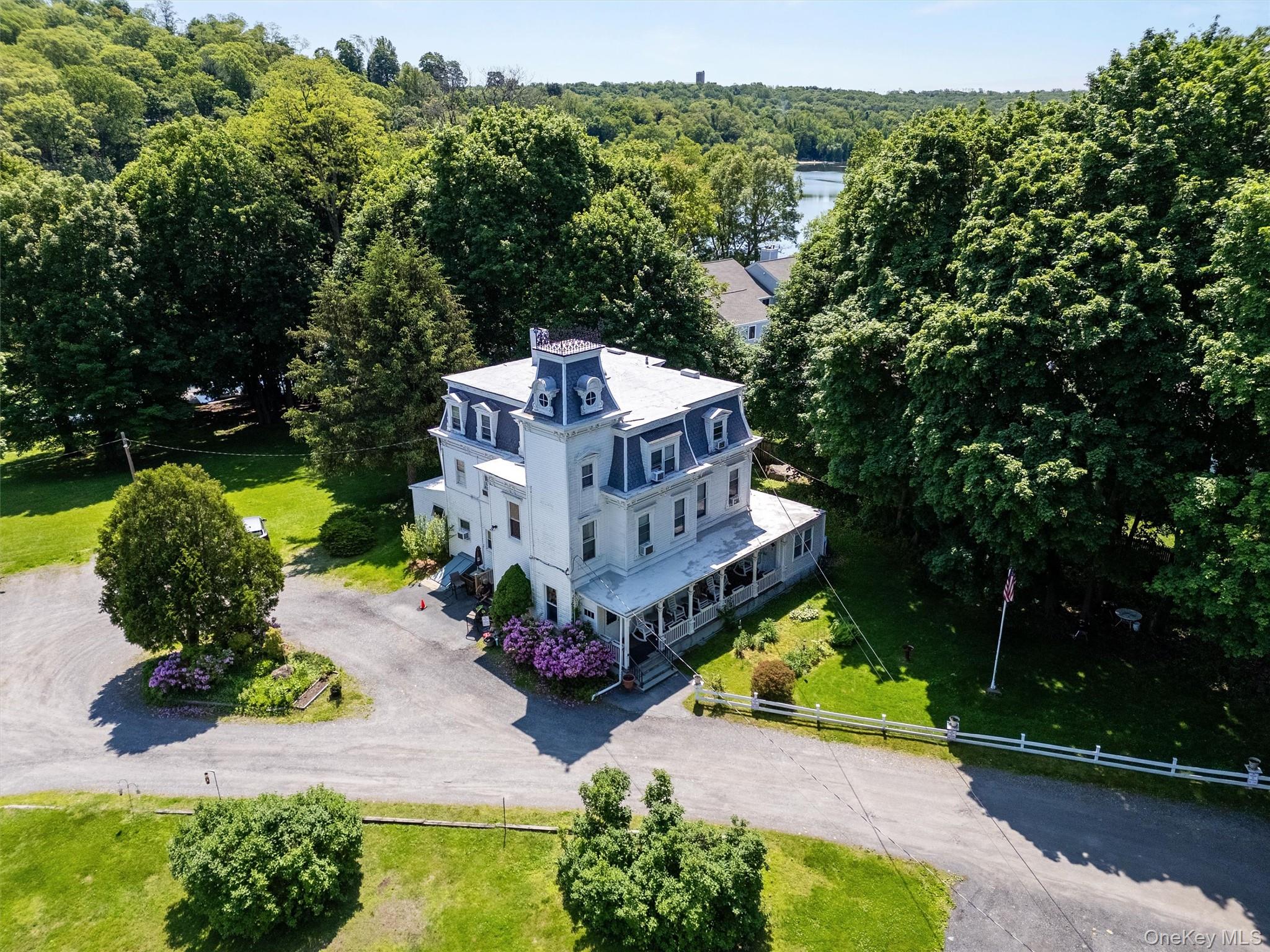 1860 E Main Street, Mohegan Lake, NY 10547