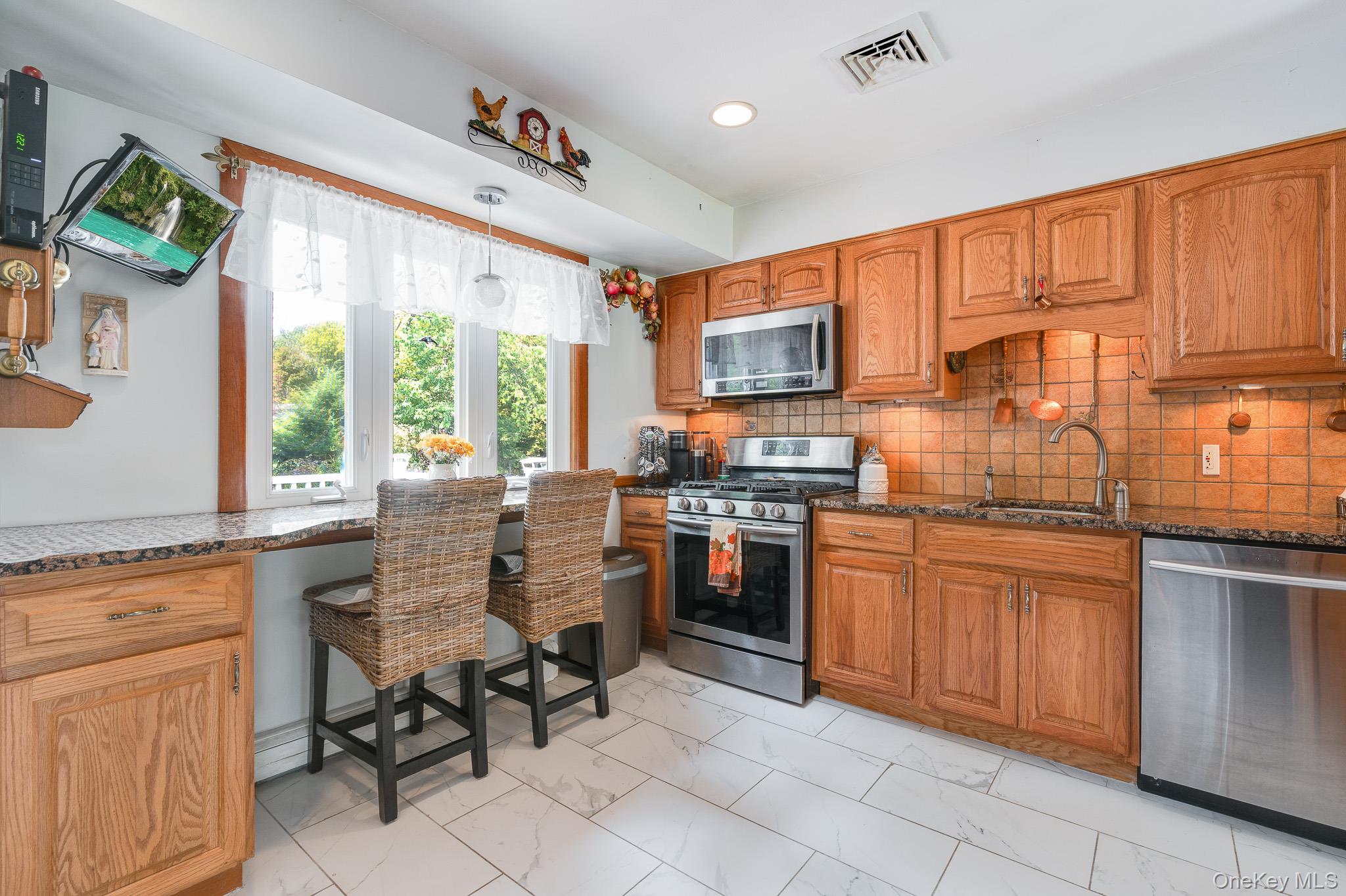 34 Raker Road, Poughkeepsie, NY 12603