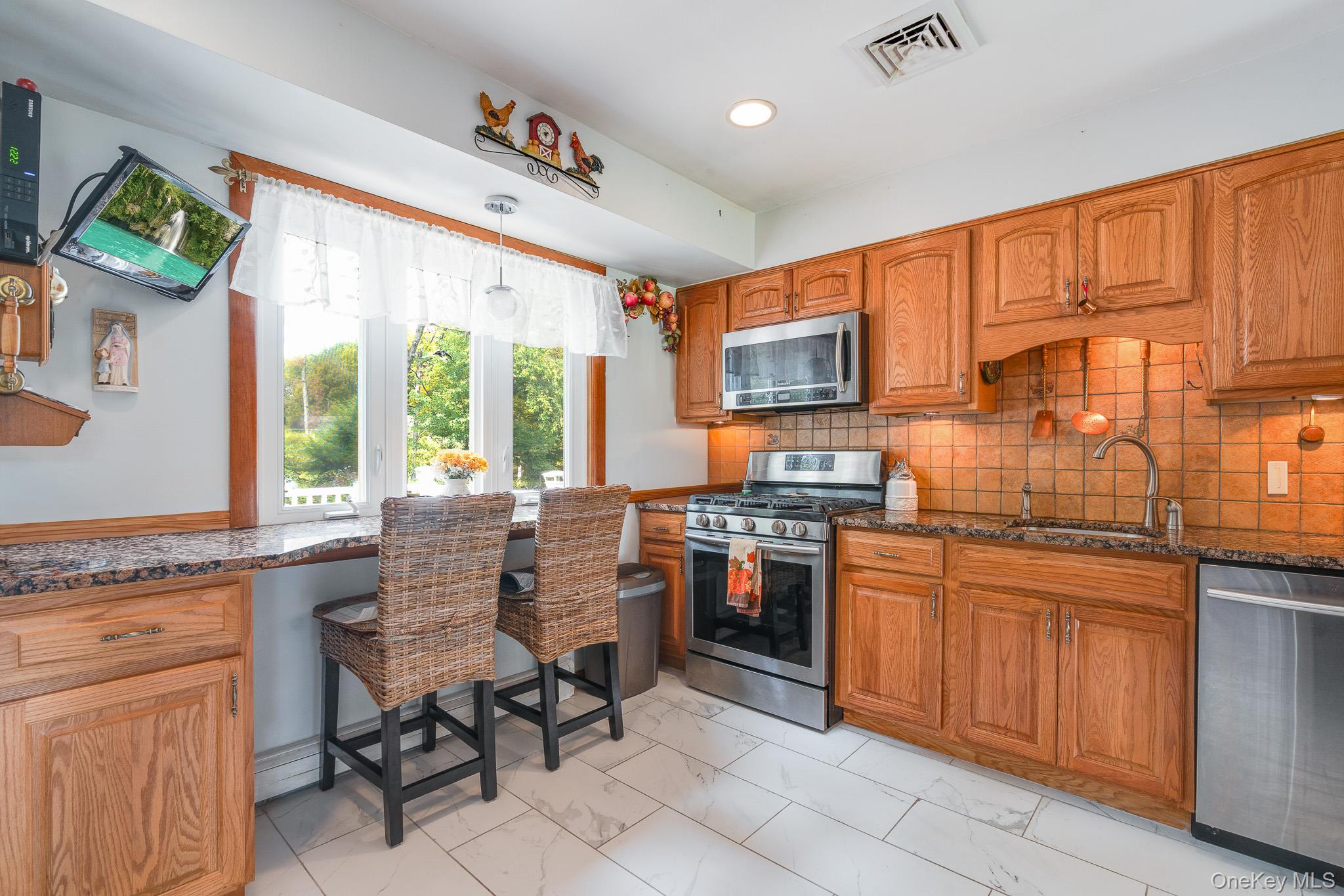 34 Raker Road, Poughkeepsie, NY 12603