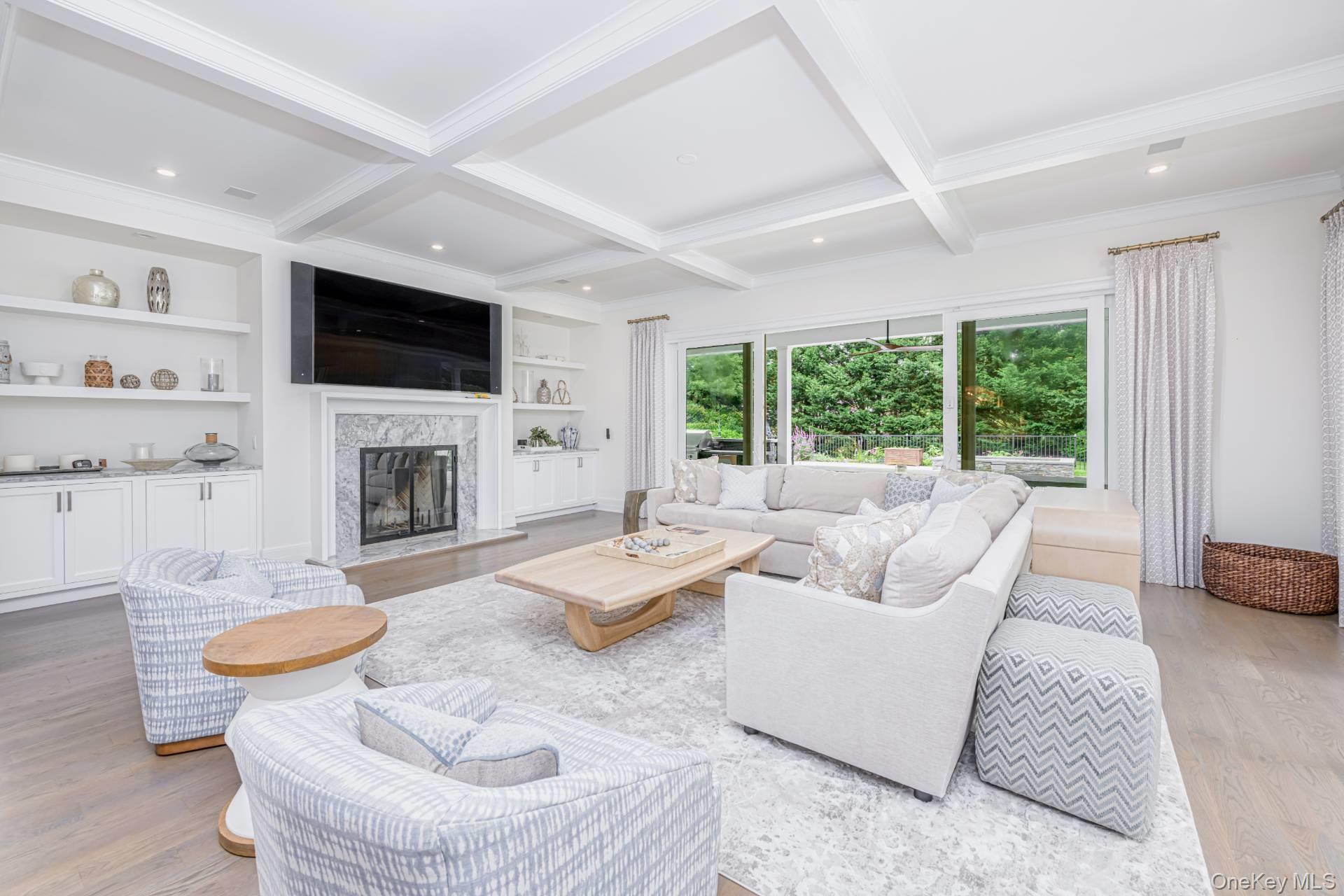 2 Rose Court, Southampton, NY 11968