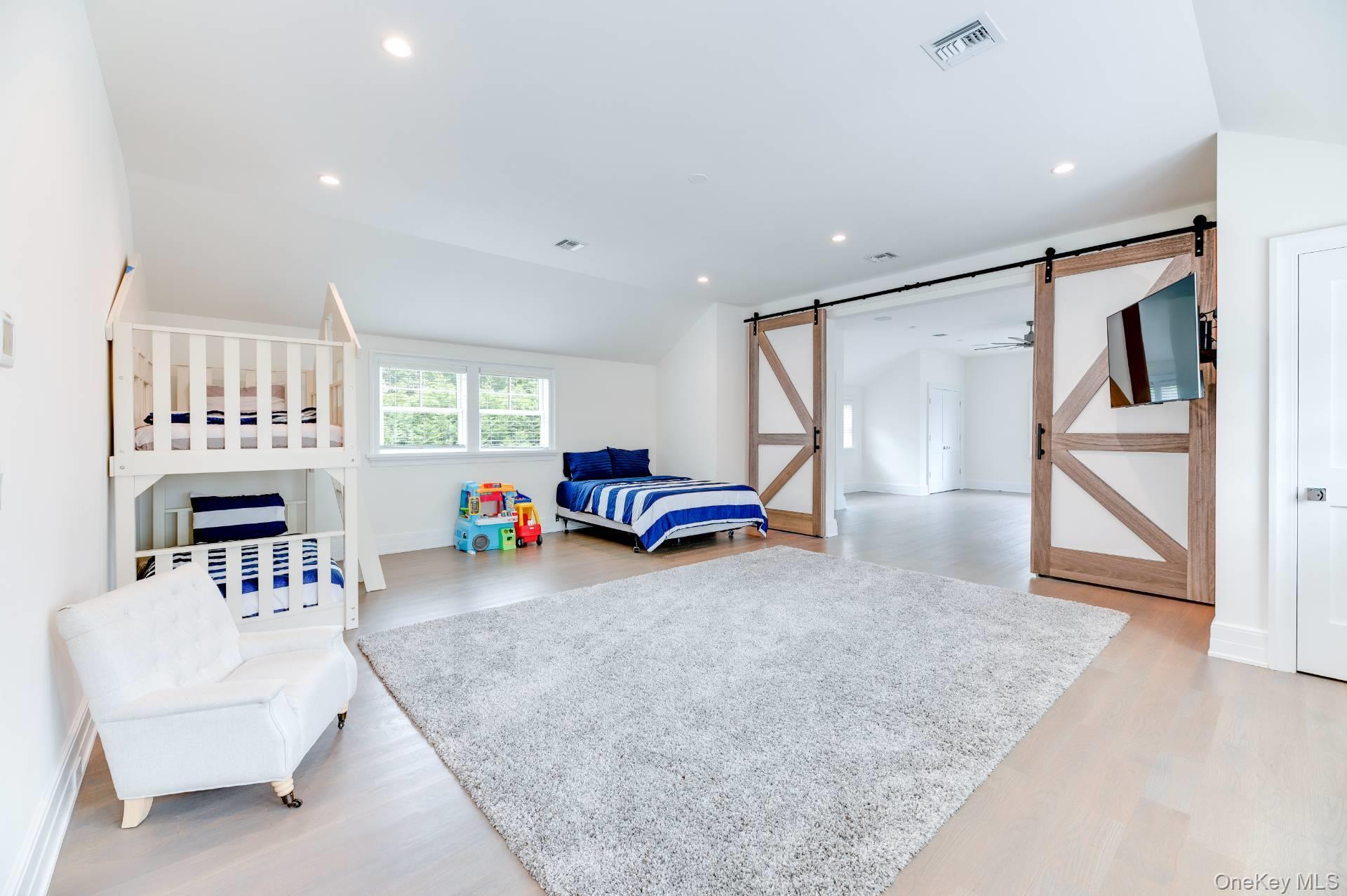 2 Rose Court, Southampton, NY 11968