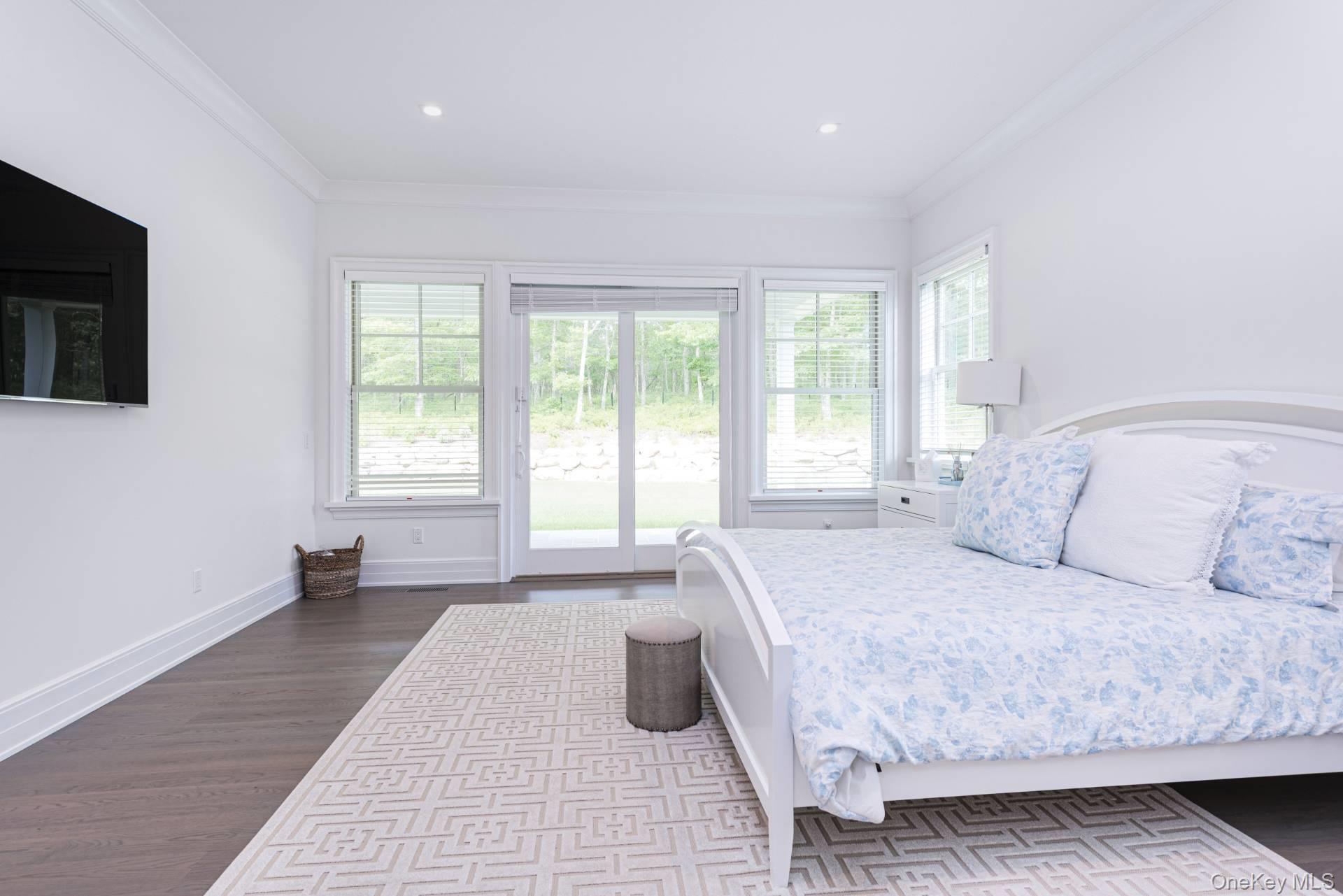 2 Rose Court, Southampton, NY 11968