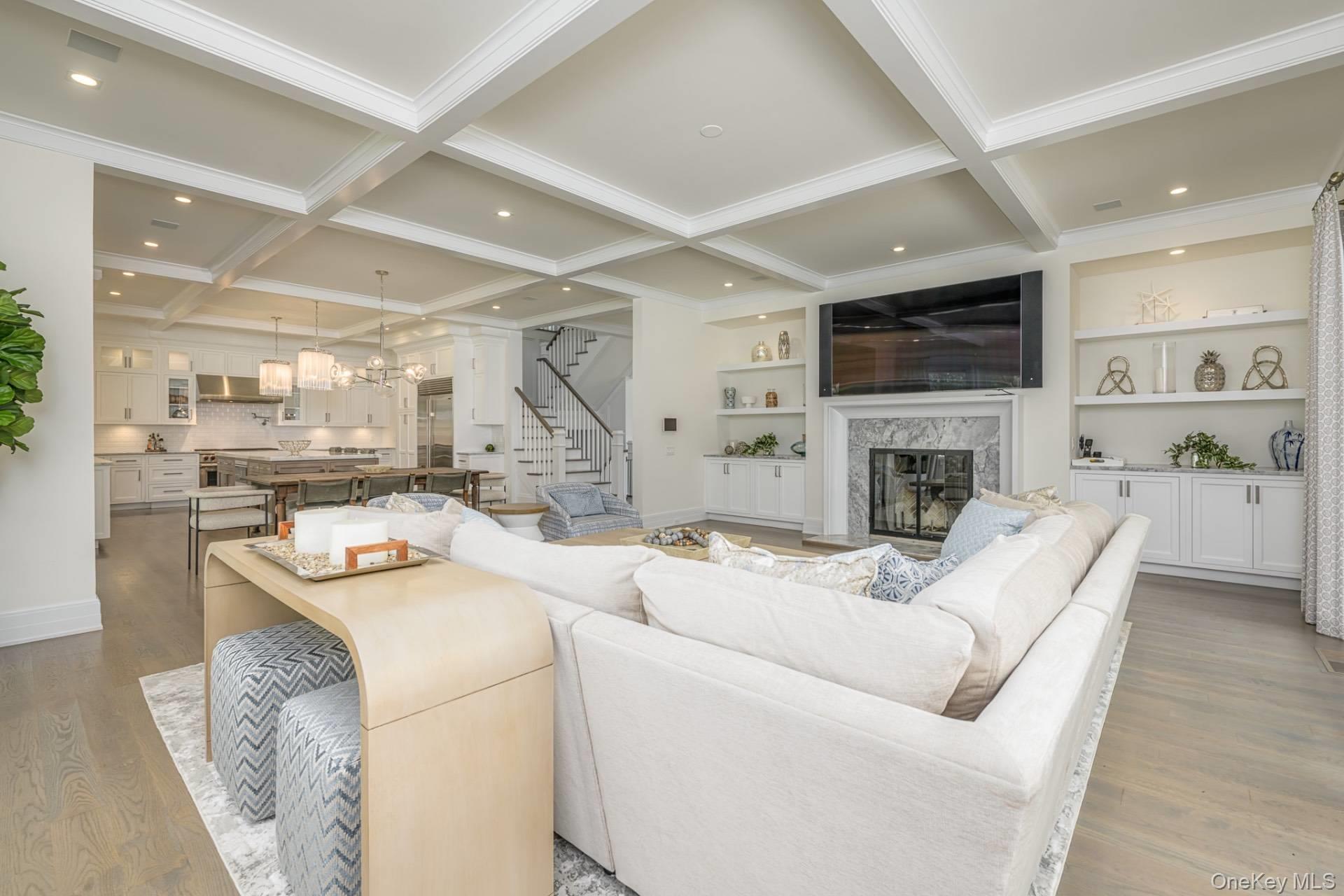 2 Rose Court, Southampton, NY 11968