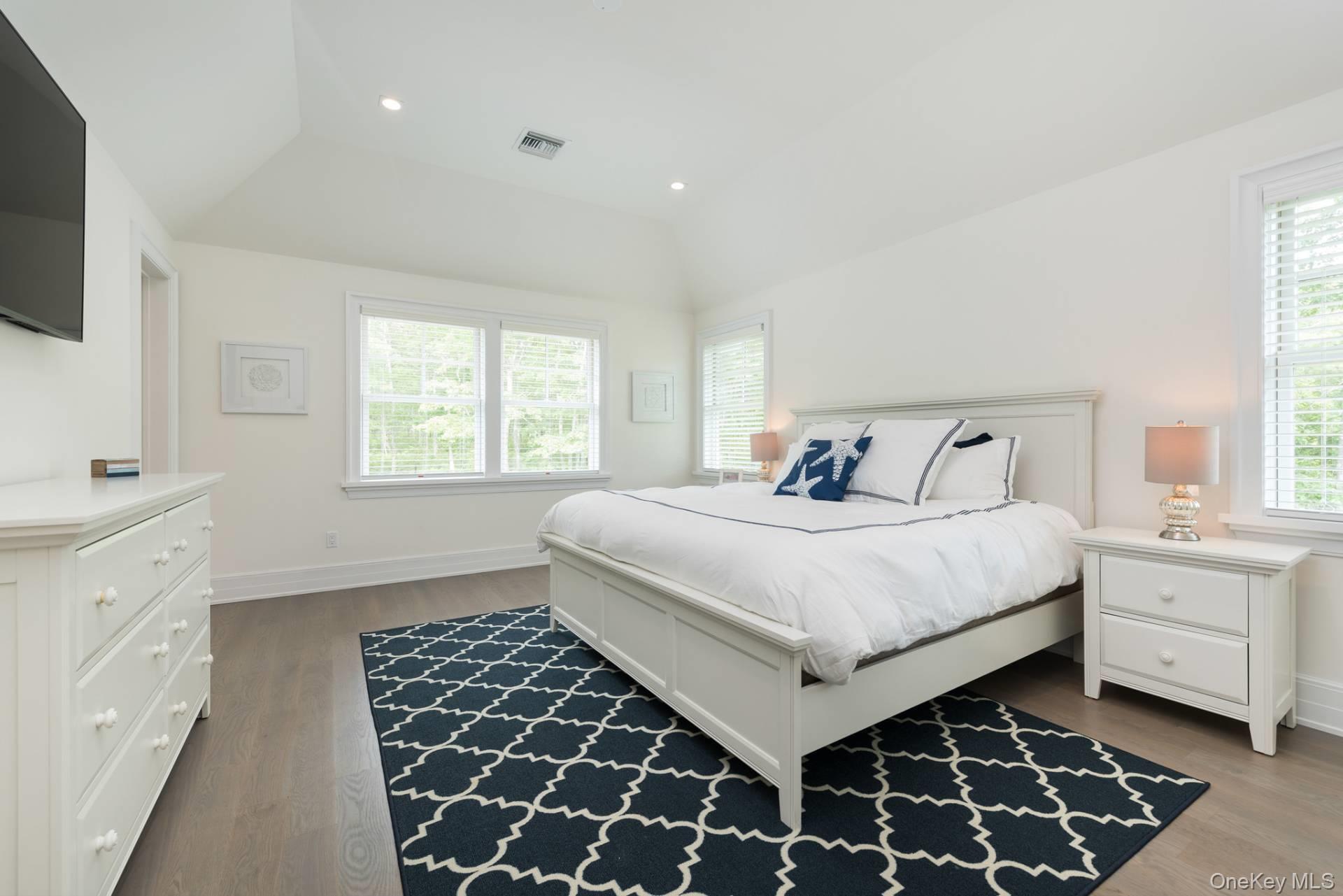 2 Rose Court, Southampton, NY 11968