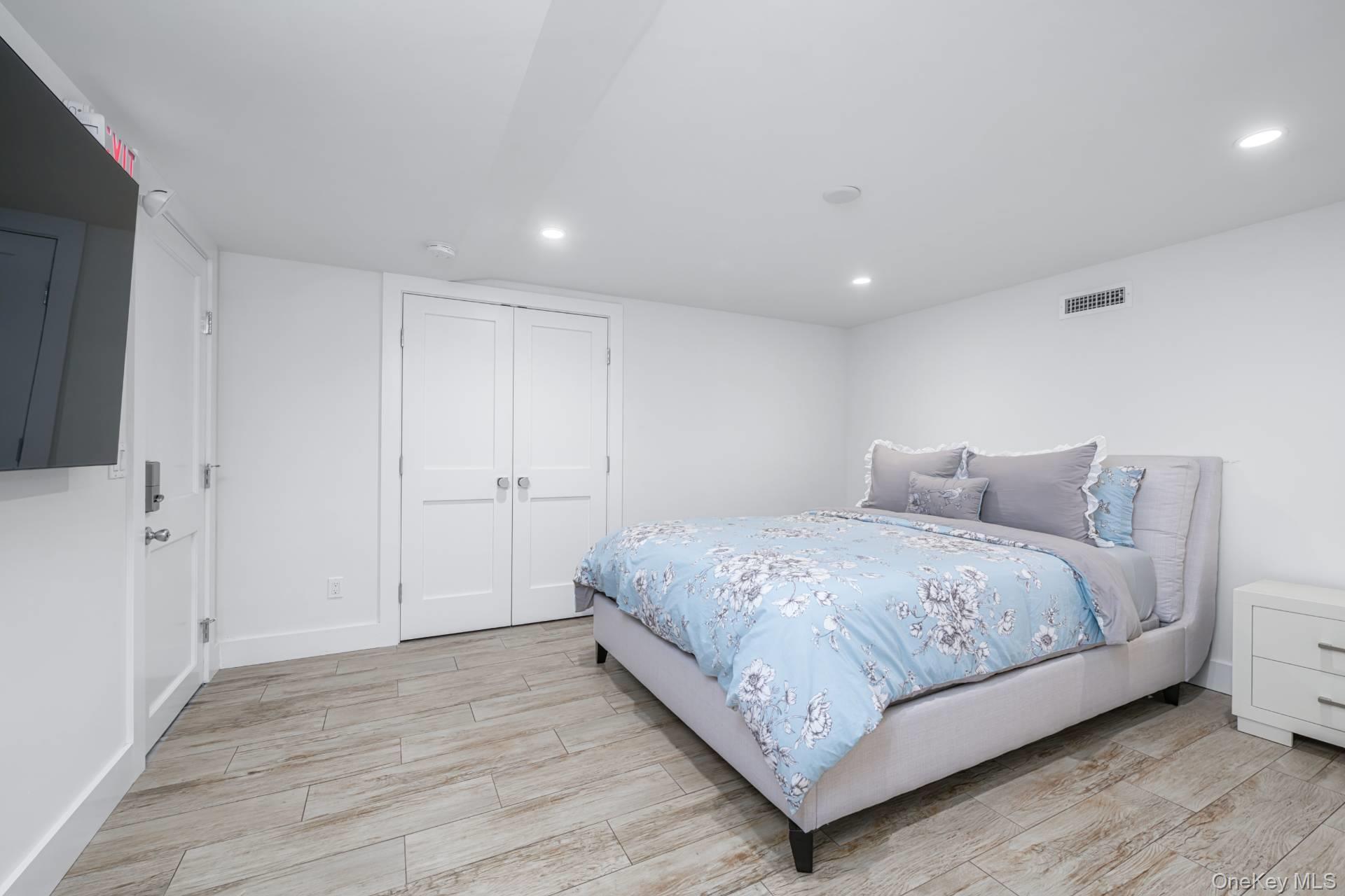 2 Rose Court, Southampton, NY 11968