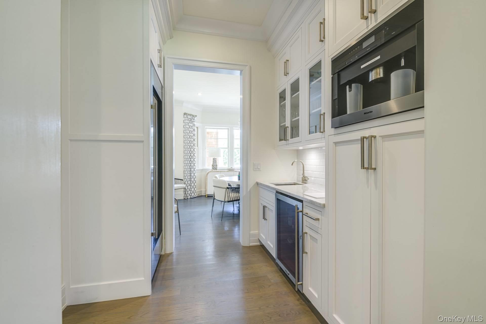 2 Rose Court, Southampton, NY 11968