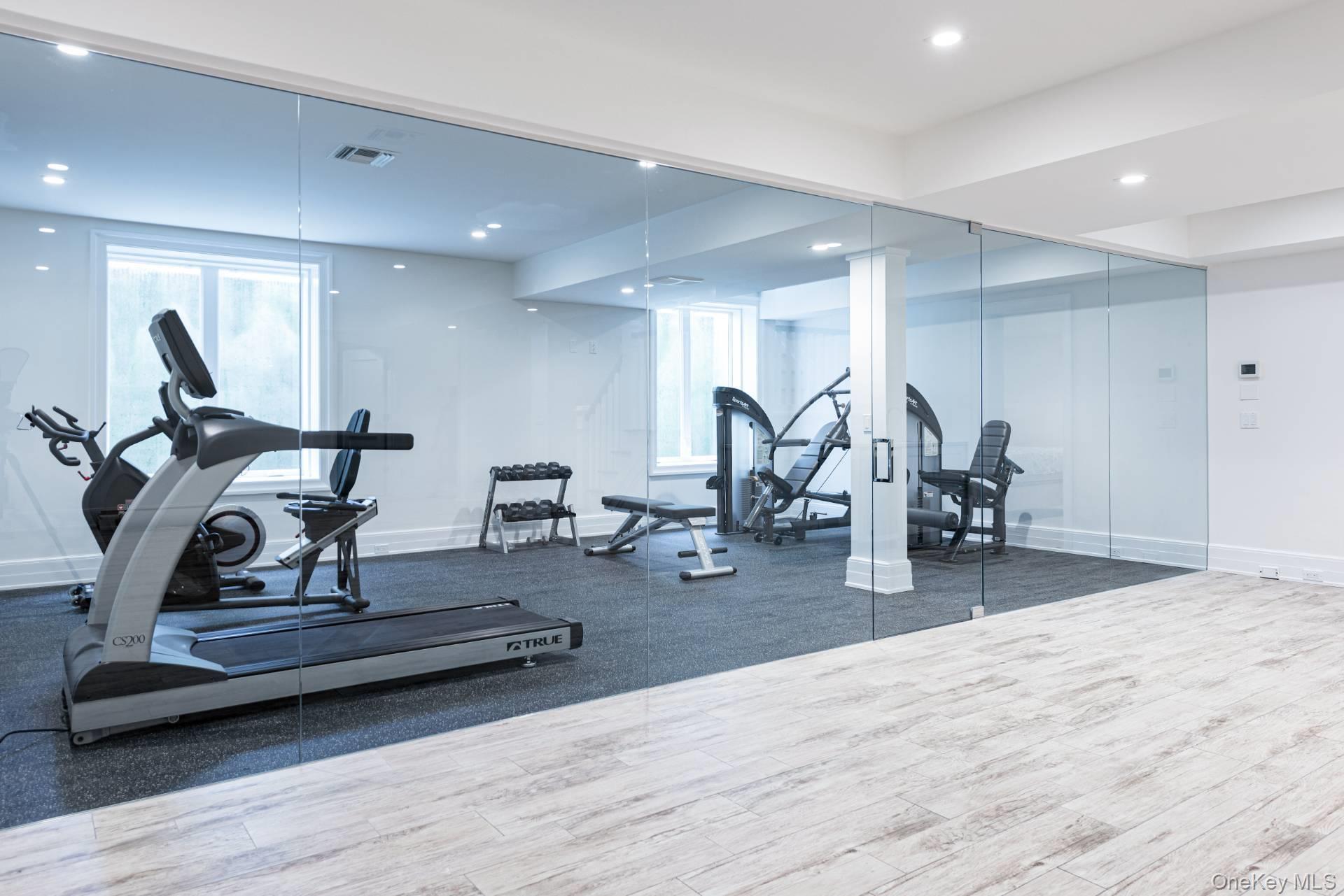 2 Rose Court, Southampton, NY 11968