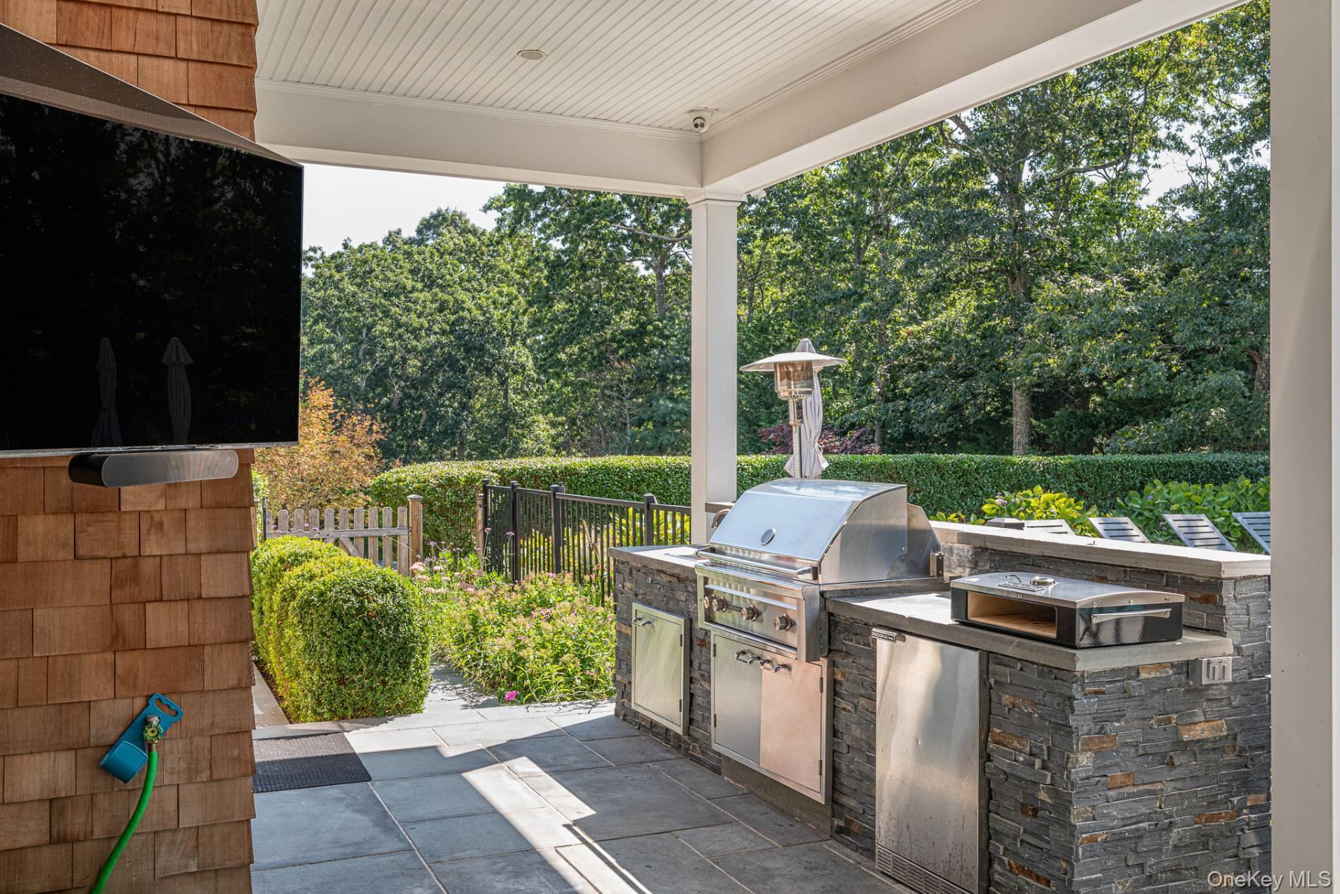 2 Rose Court, Southampton, NY 11968