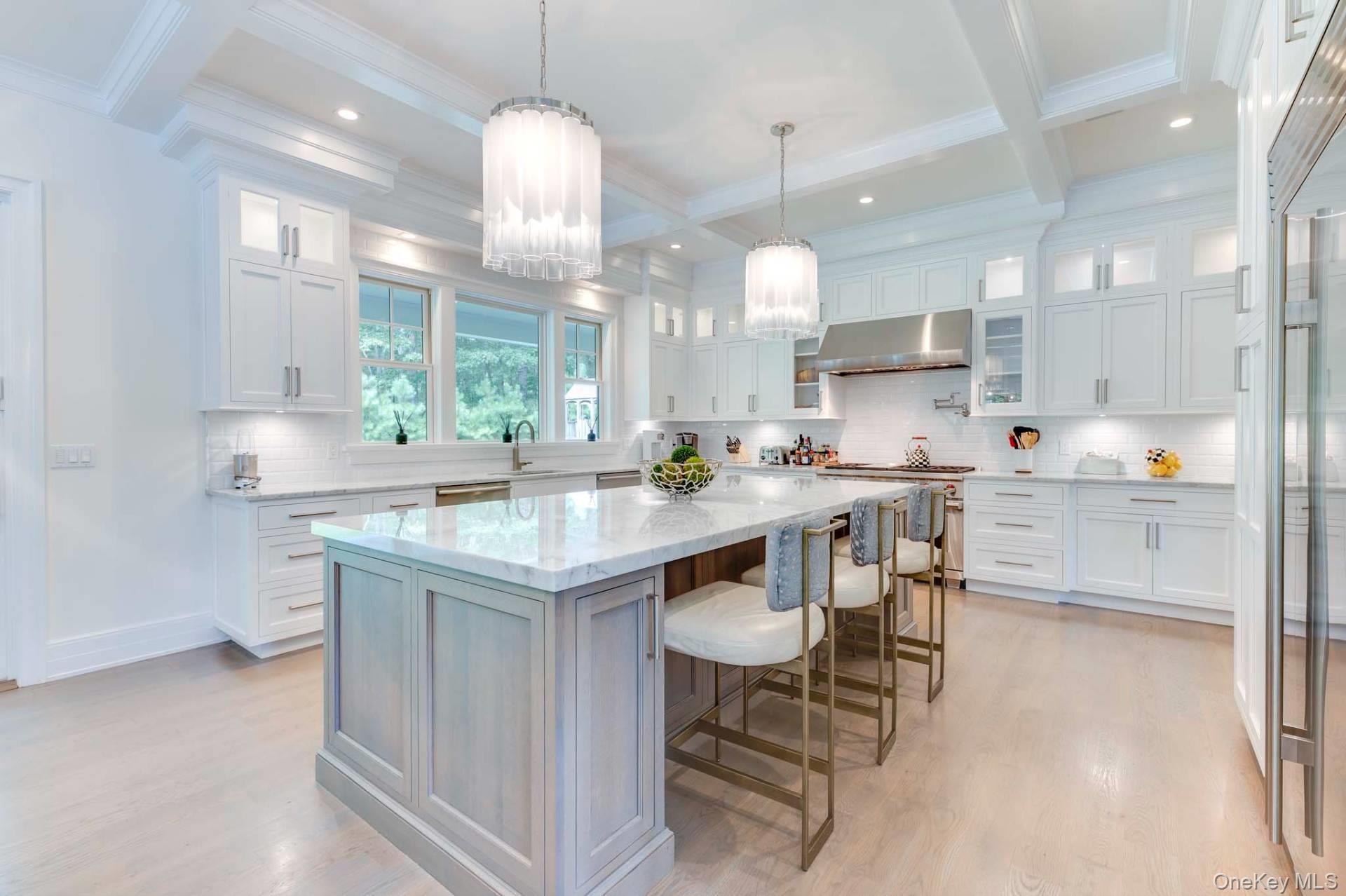 2 Rose Court, Southampton, NY 11968