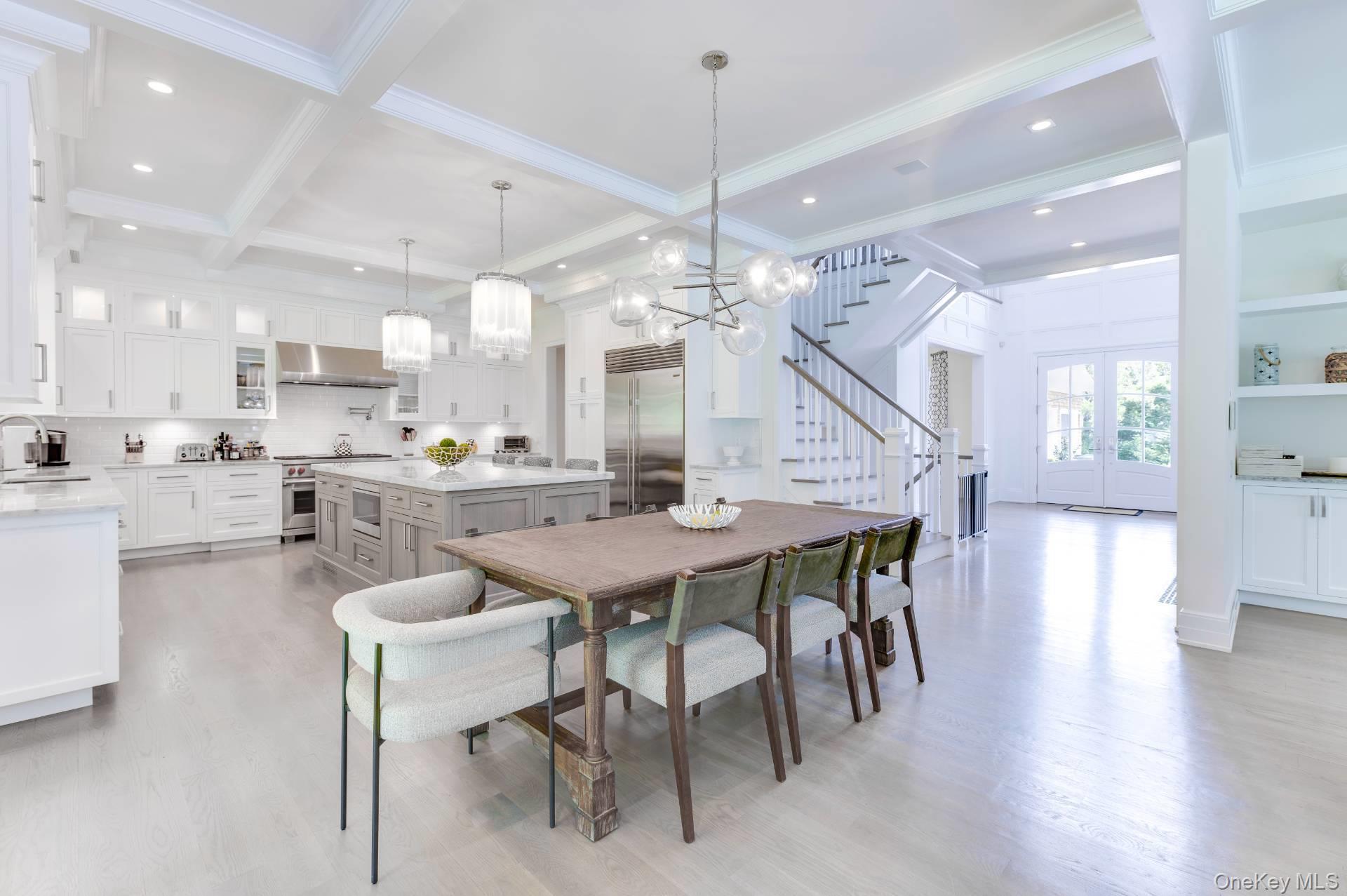 2 Rose Court, Southampton, NY 11968