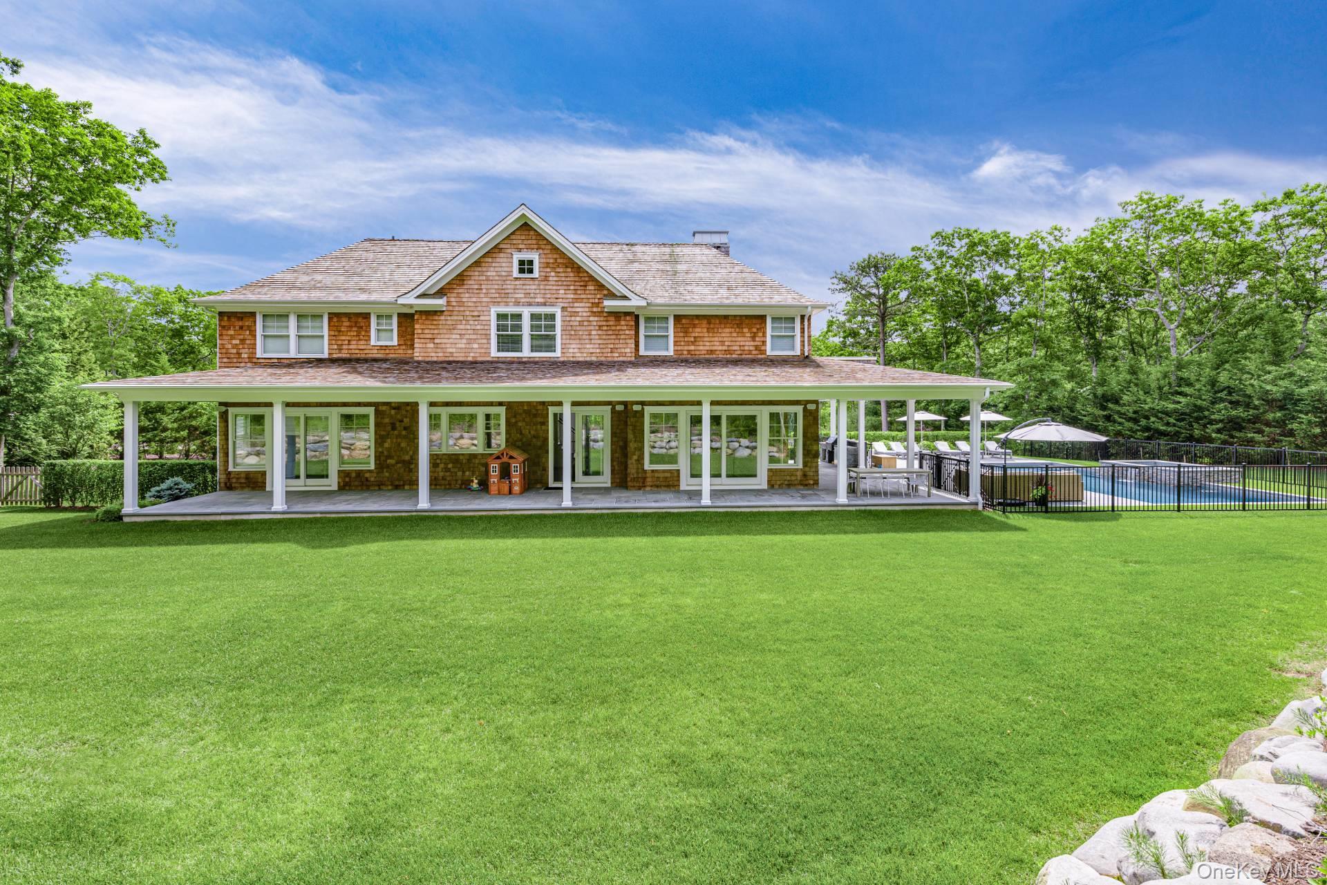 2 Rose Court, Southampton, NY 11968