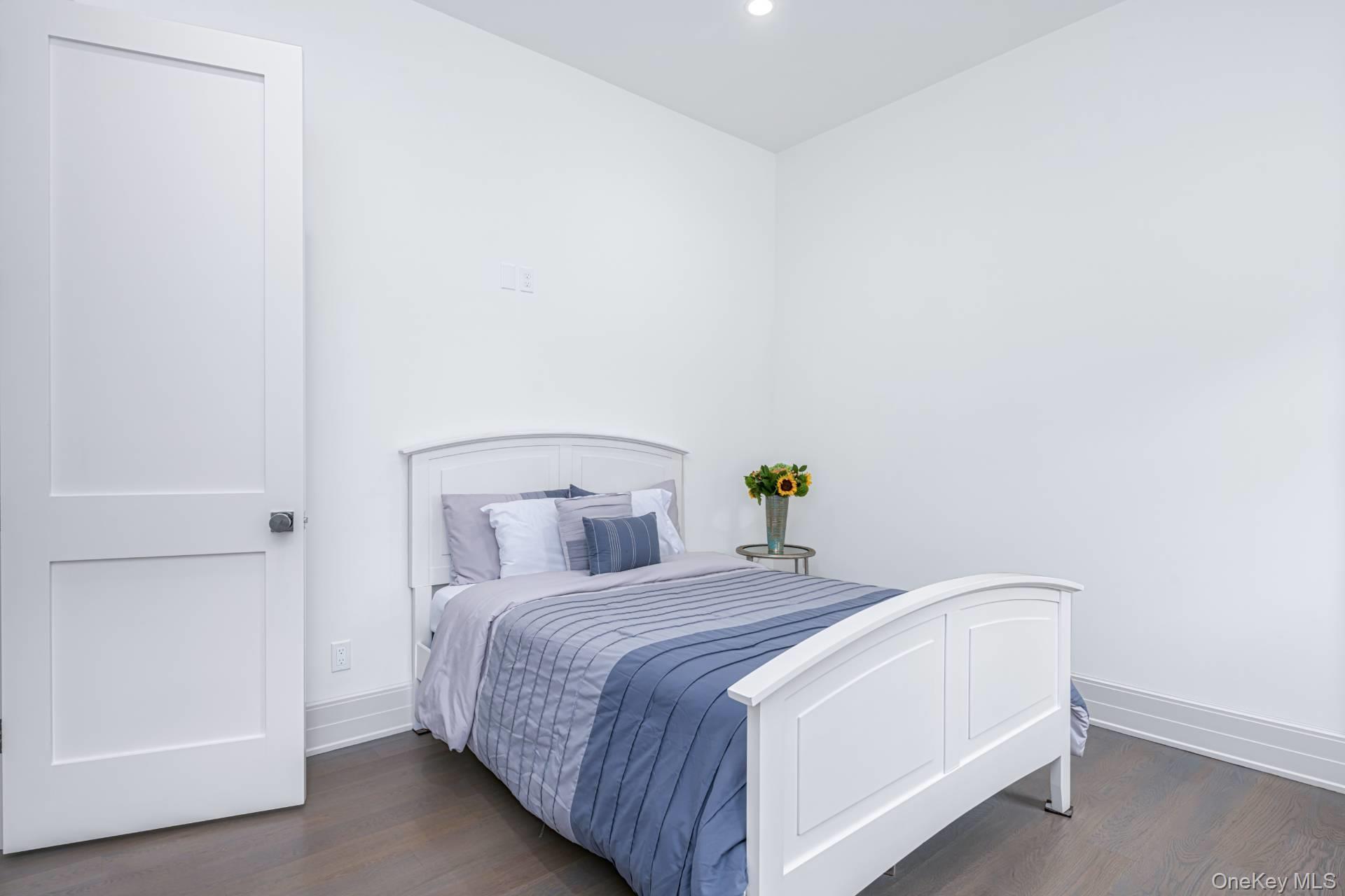 2 Rose Court, Southampton, NY 11968