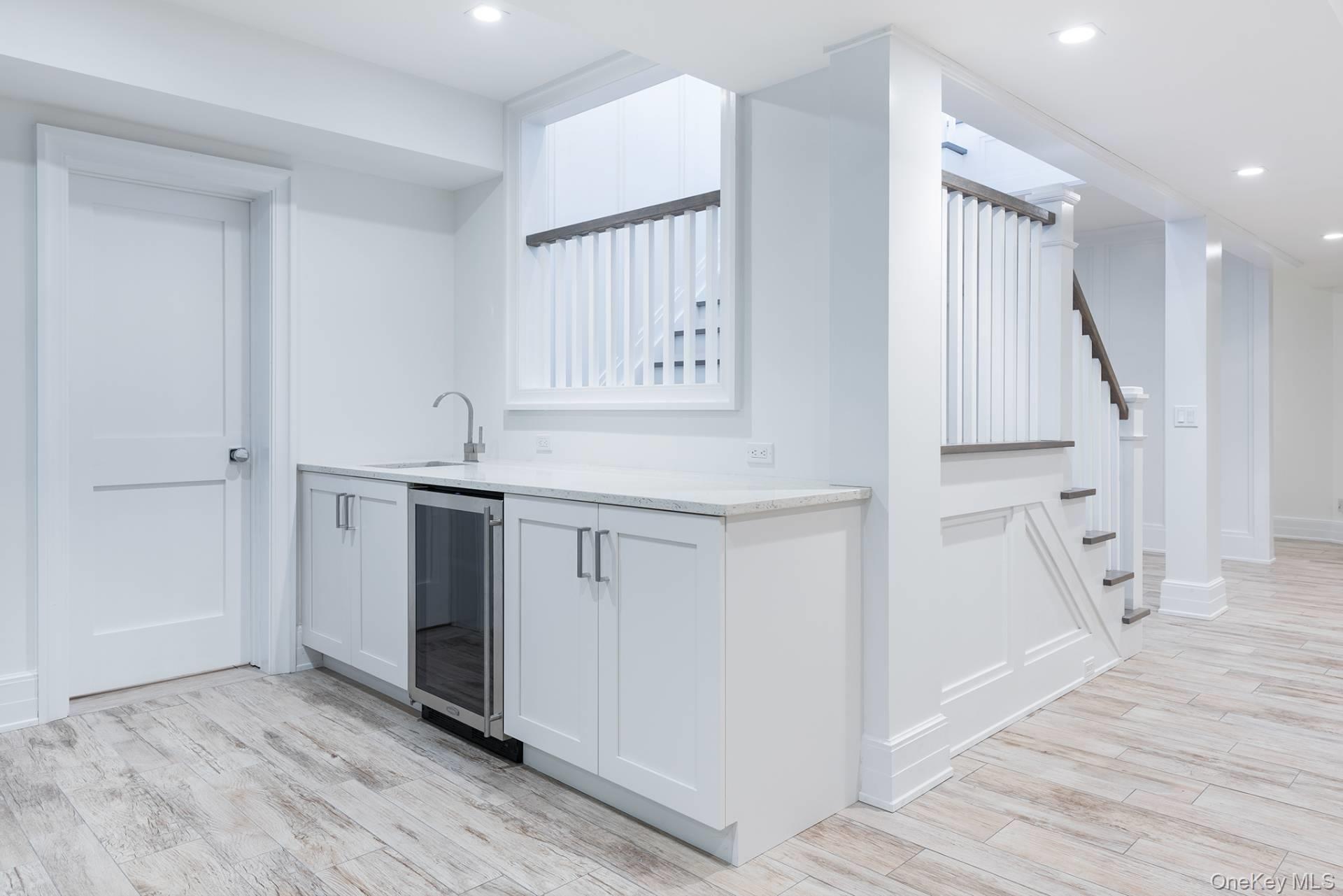 2 Rose Court, Southampton, NY 11968