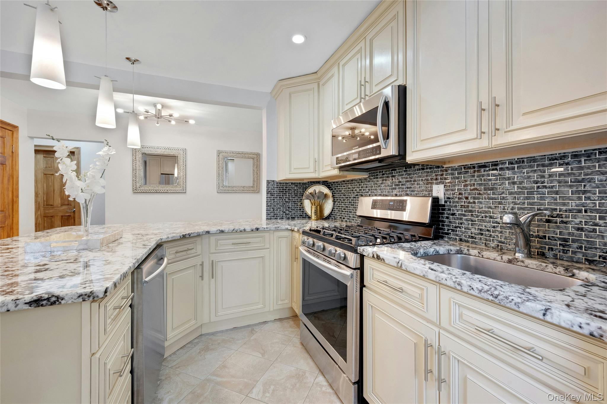 1259 California Road # 2 (C23), Eastchester, NY 10709