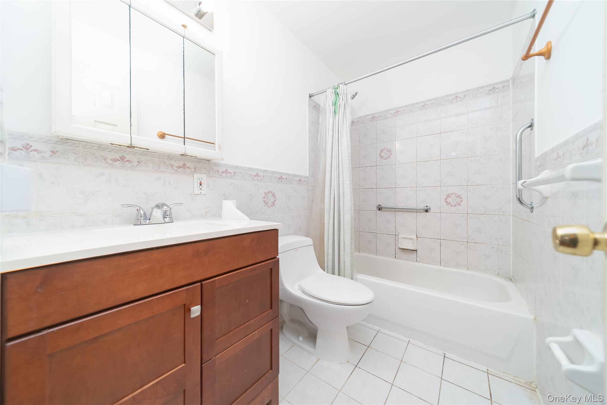 8716 Palo Alto Street, Hollis, NY 11423