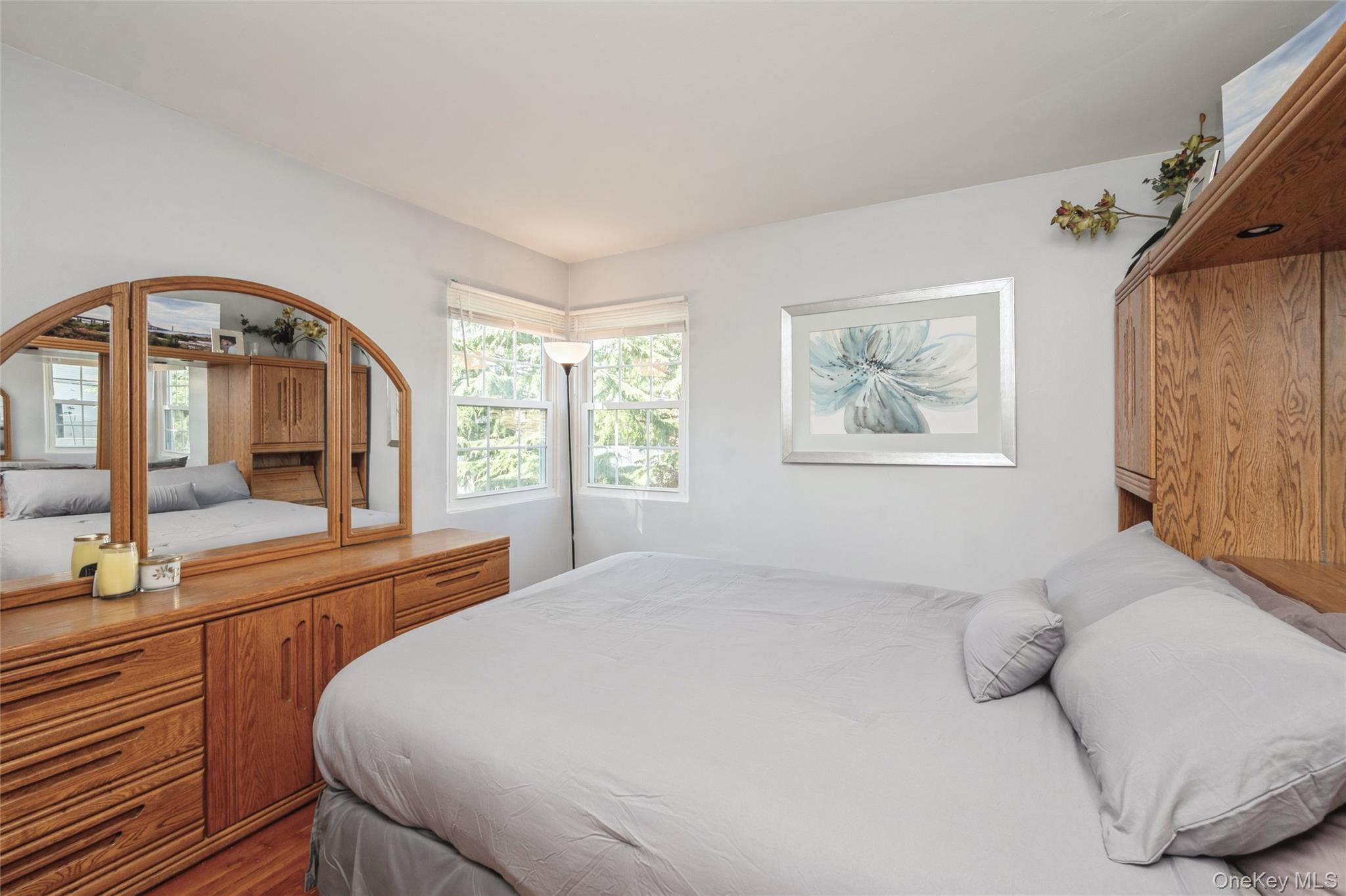 18 Lois Lane, Farmingdale, NY 11735