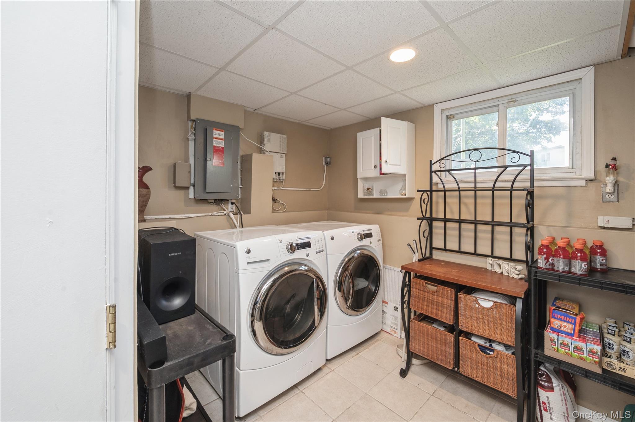 18 Lois Lane, Farmingdale, NY 11735